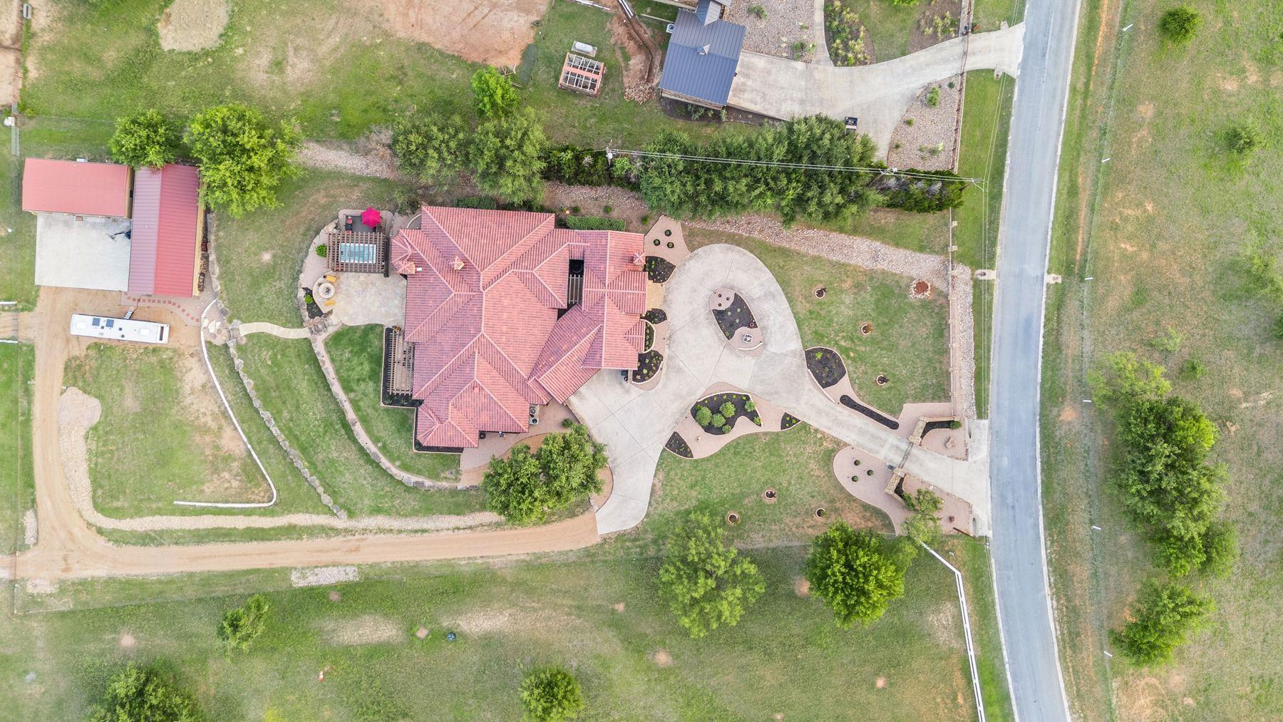 481 Chimney Cove Dr, Marble Falls, TX 78654