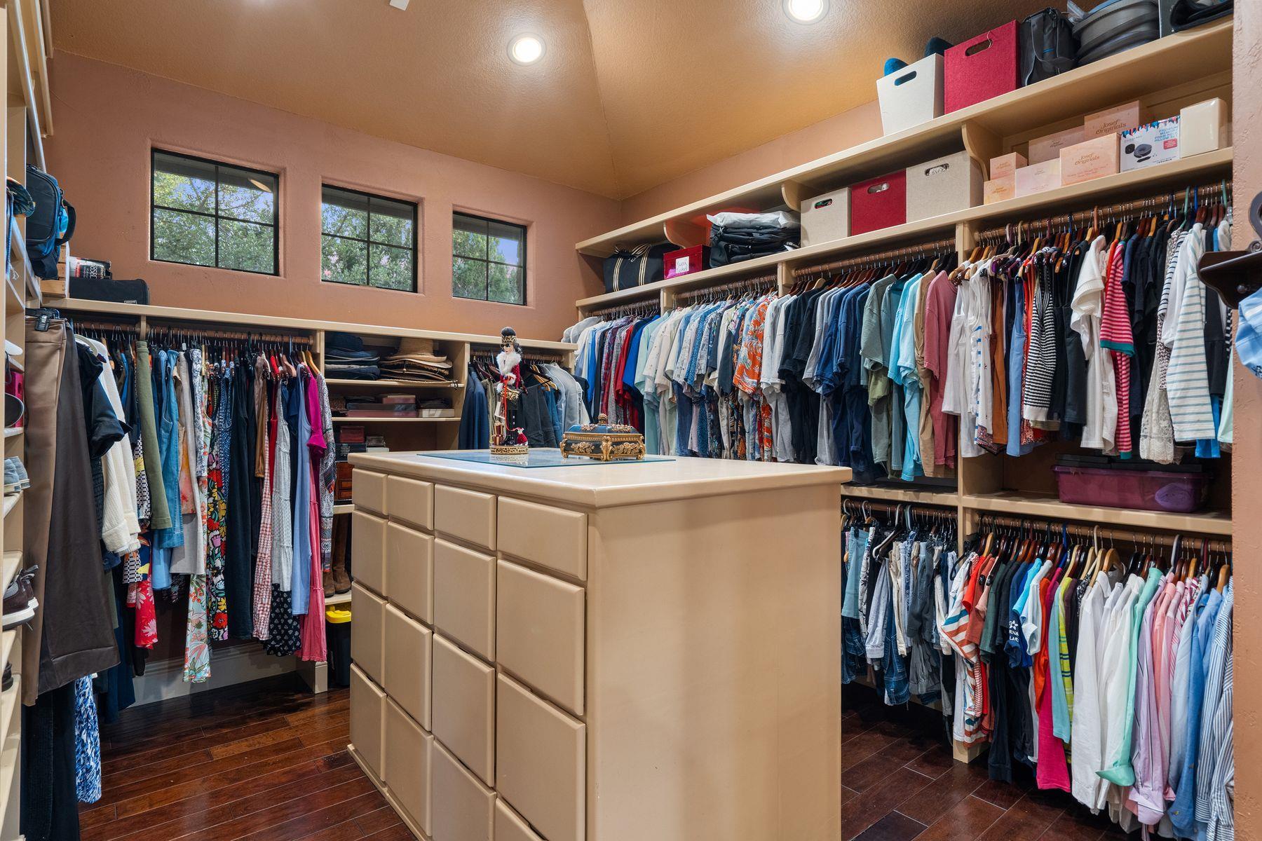 481 Chimney Cove Dr, Marble Falls, TX 78654