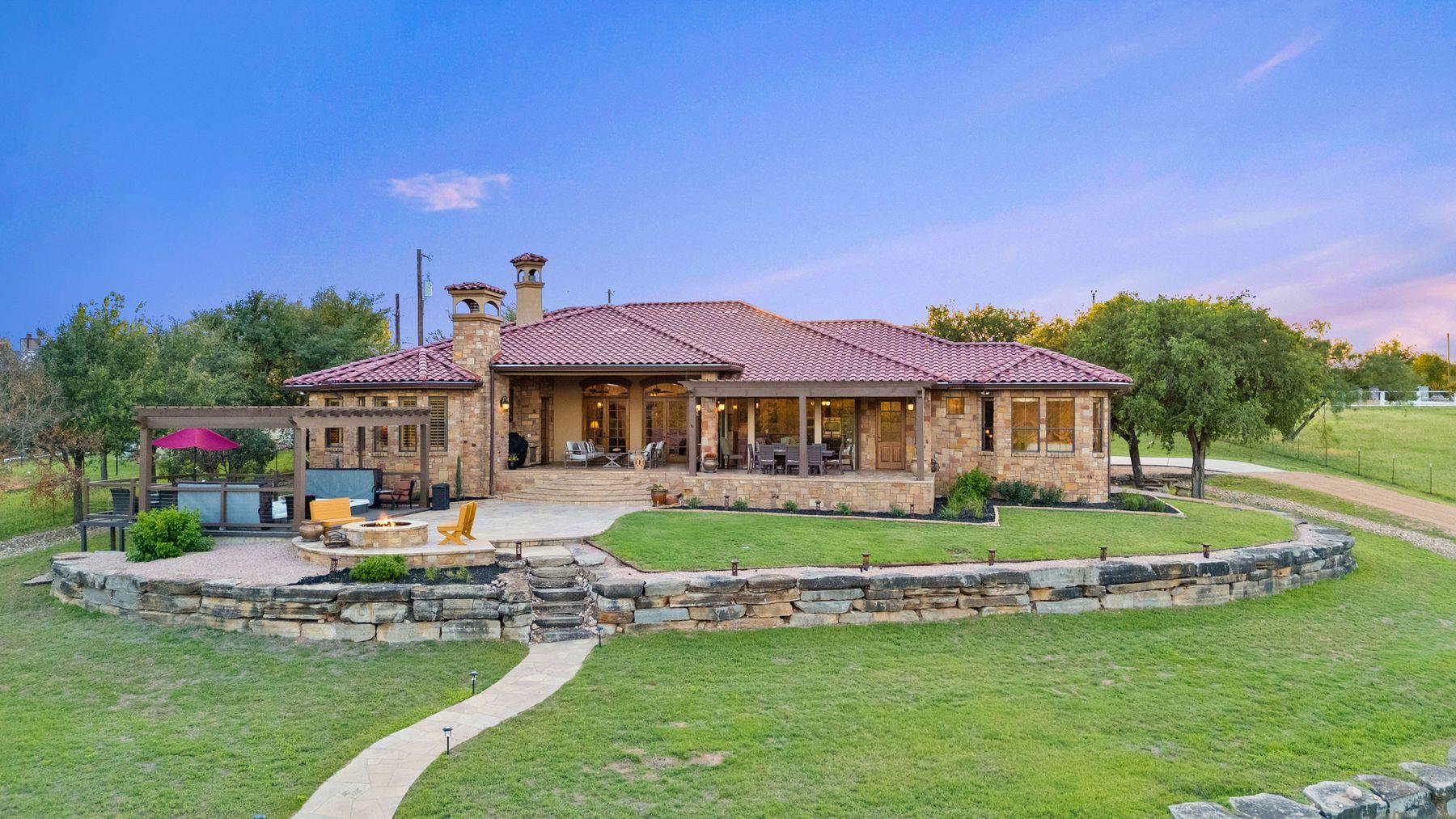 481 Chimney Cove Dr, Marble Falls, TX 78654