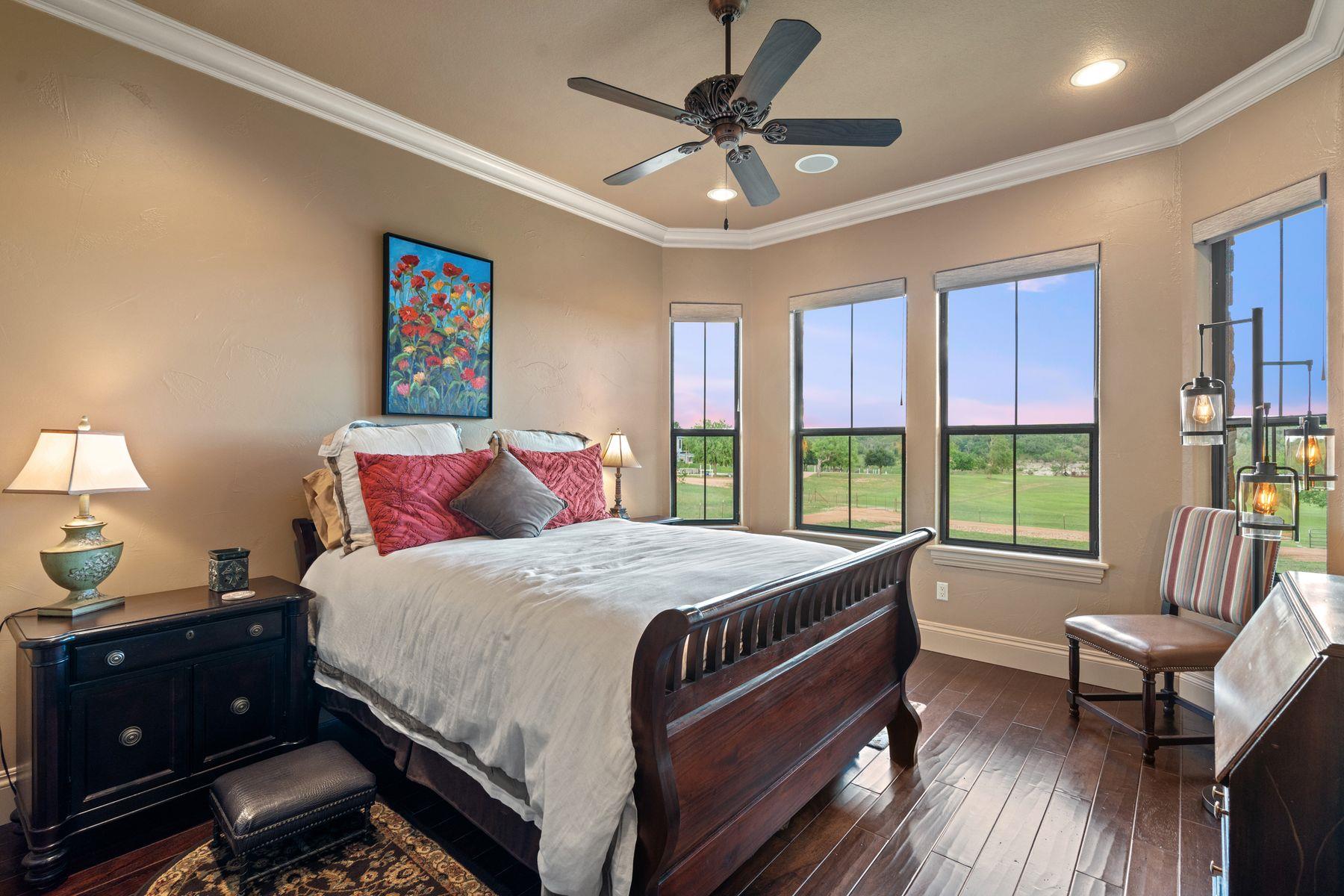 481 Chimney Cove Dr, Marble Falls, TX 78654