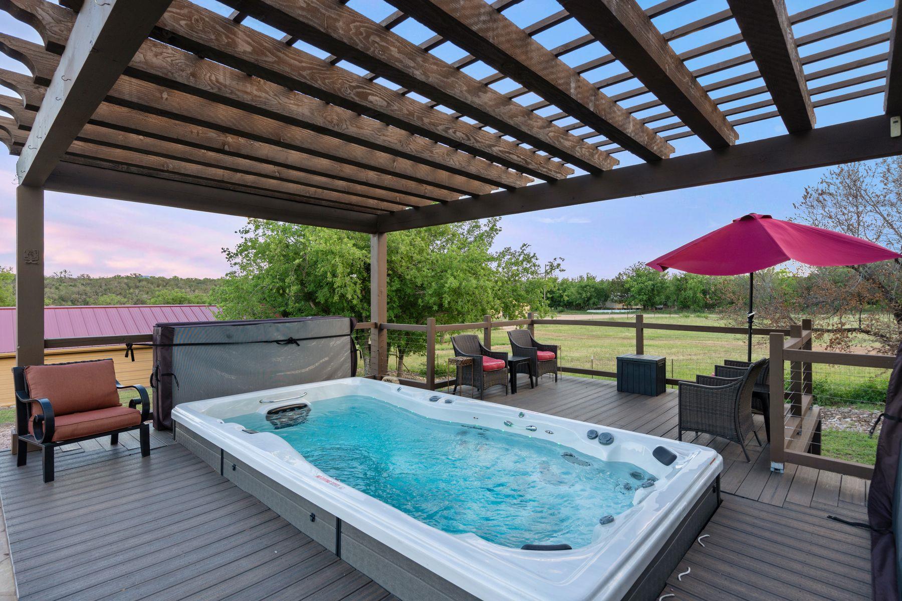 481 Chimney Cove Dr, Marble Falls, TX 78654