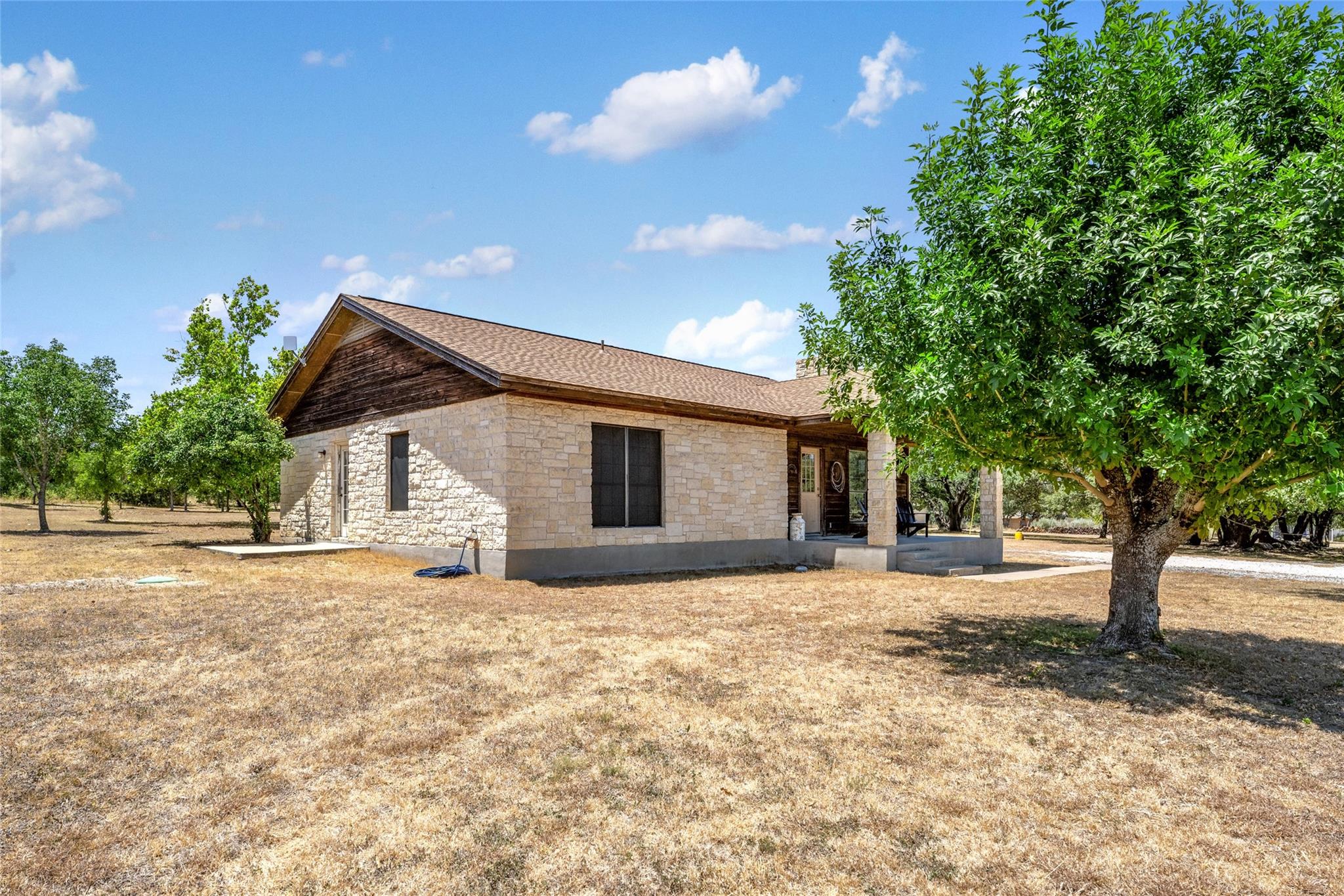 120 Craigen Rd, Liberty Hill, TX 78642