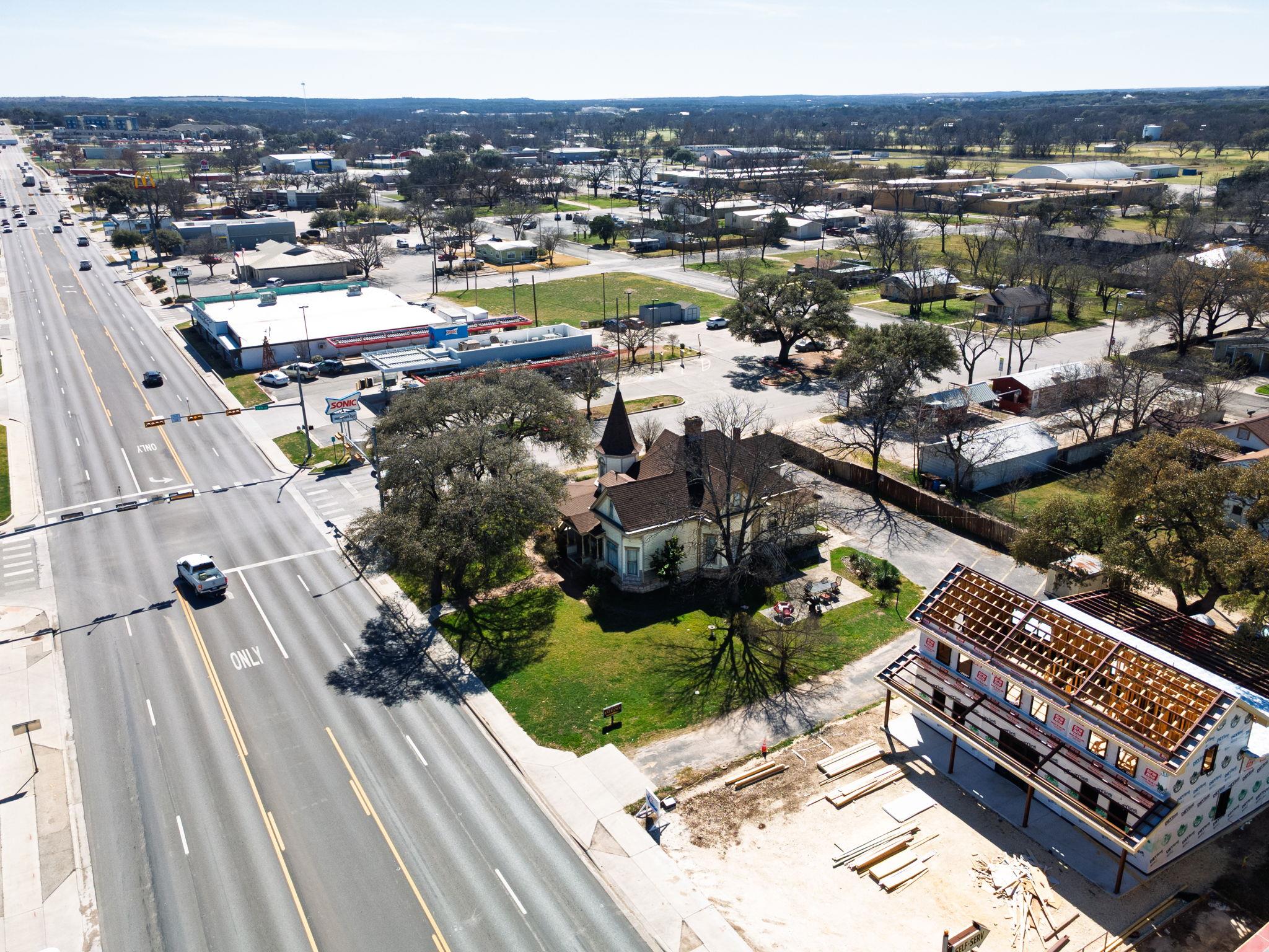 606 S Key Ave, Lampasas, TX 76550