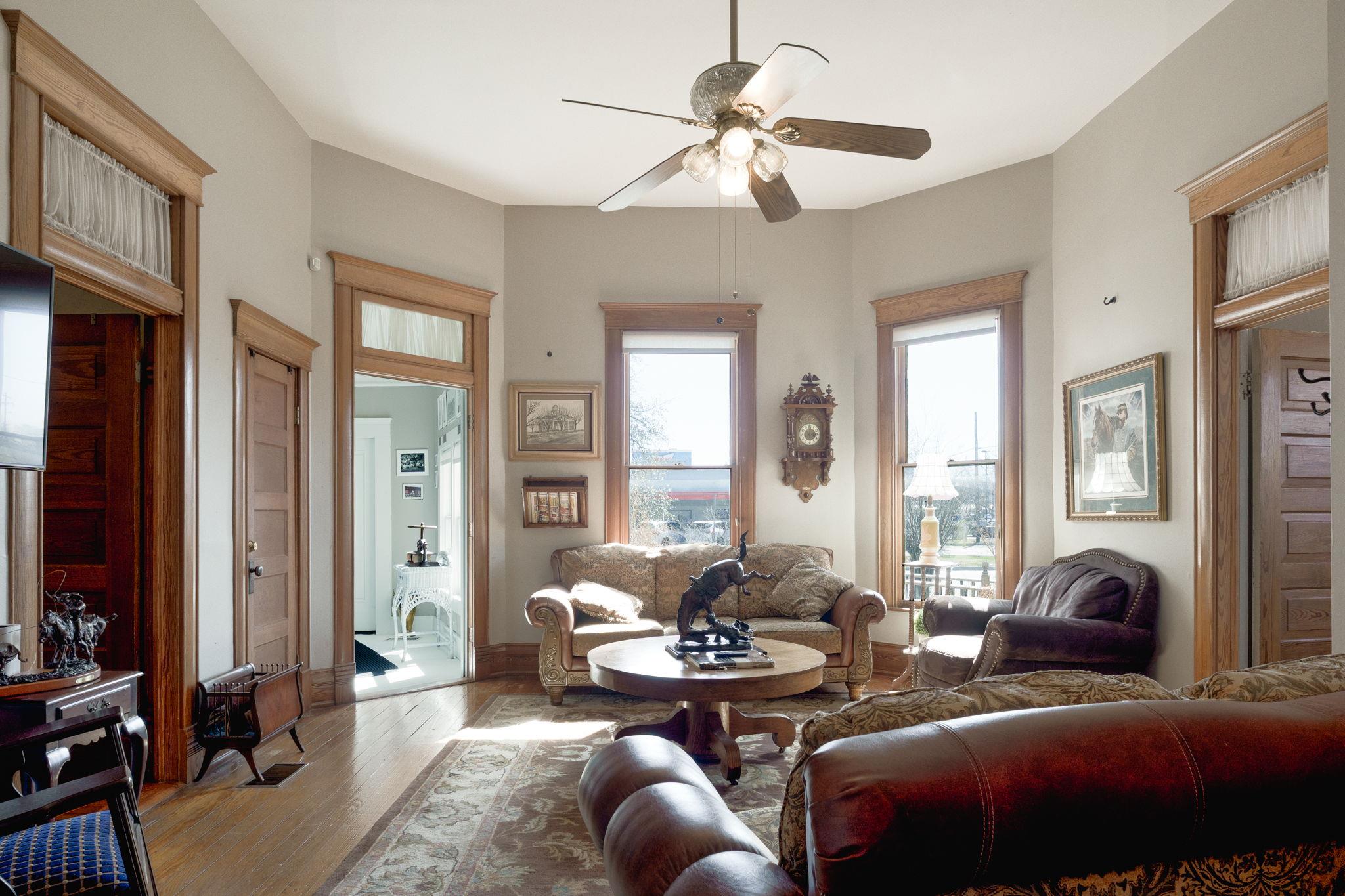 606 S Key Ave, Lampasas, TX 76550