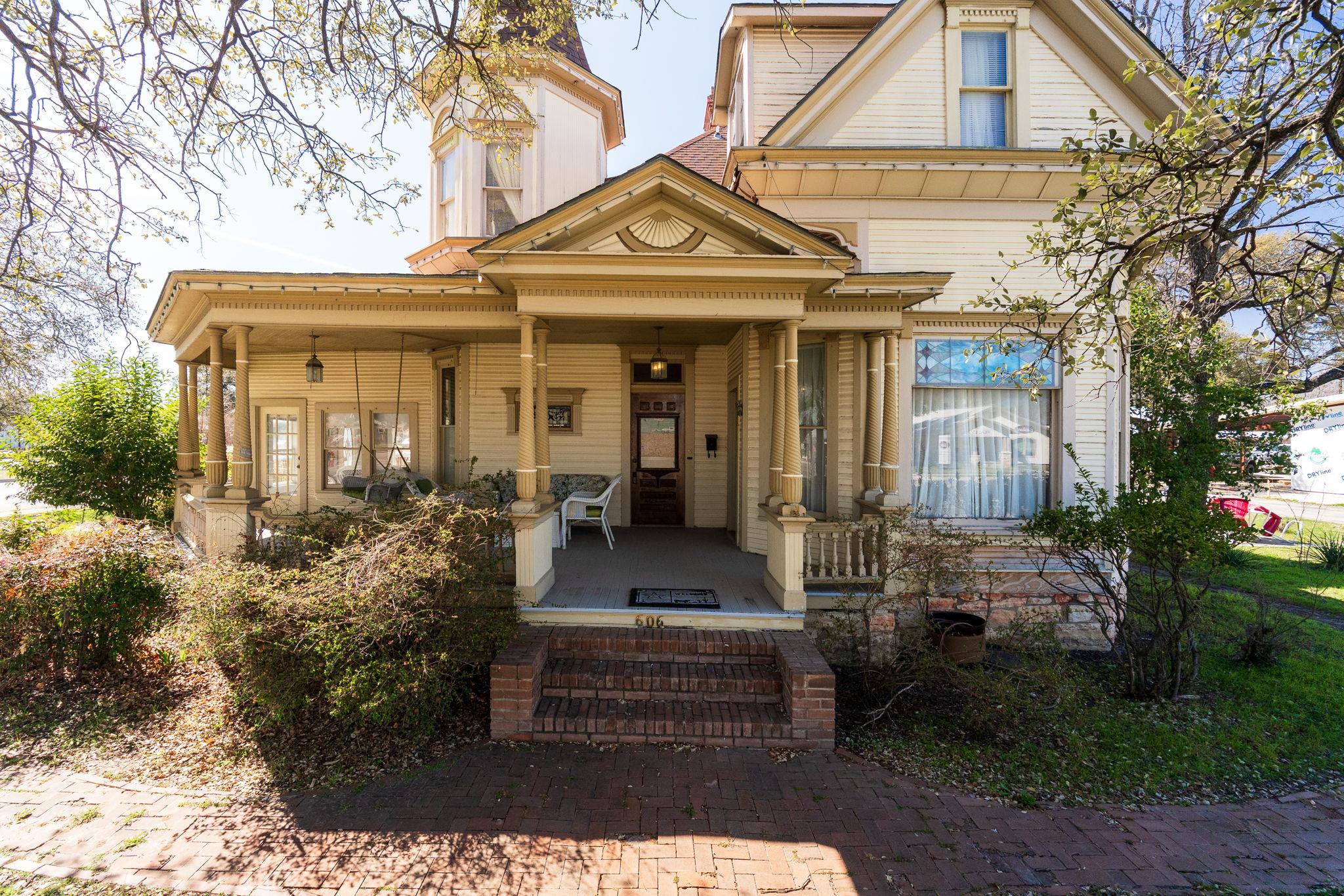 606 S Key Ave, Lampasas, TX 76550