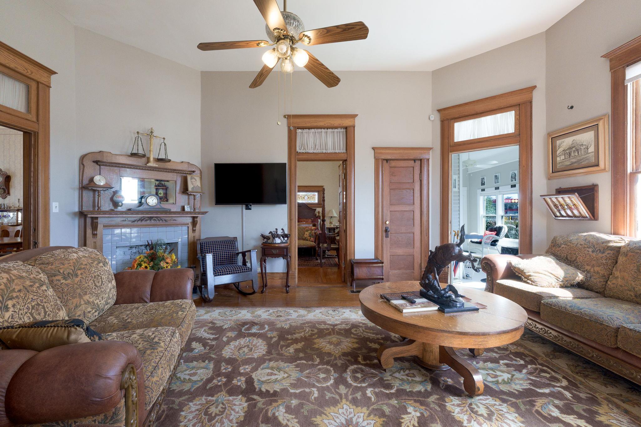 606 S Key Ave, Lampasas, TX 76550