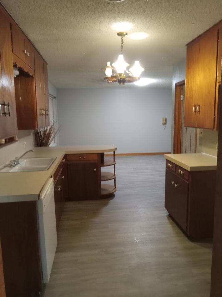 709 W 11TH St, Elgin, TX 78621