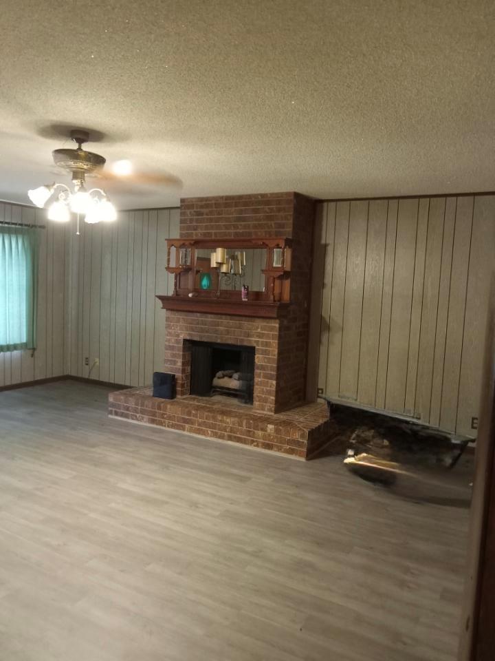 709 W 11TH St, Elgin, TX 78621