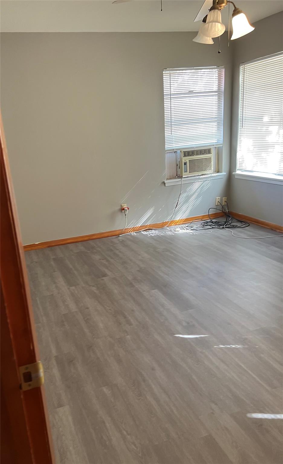 709 W 11TH St, Elgin, TX 78621