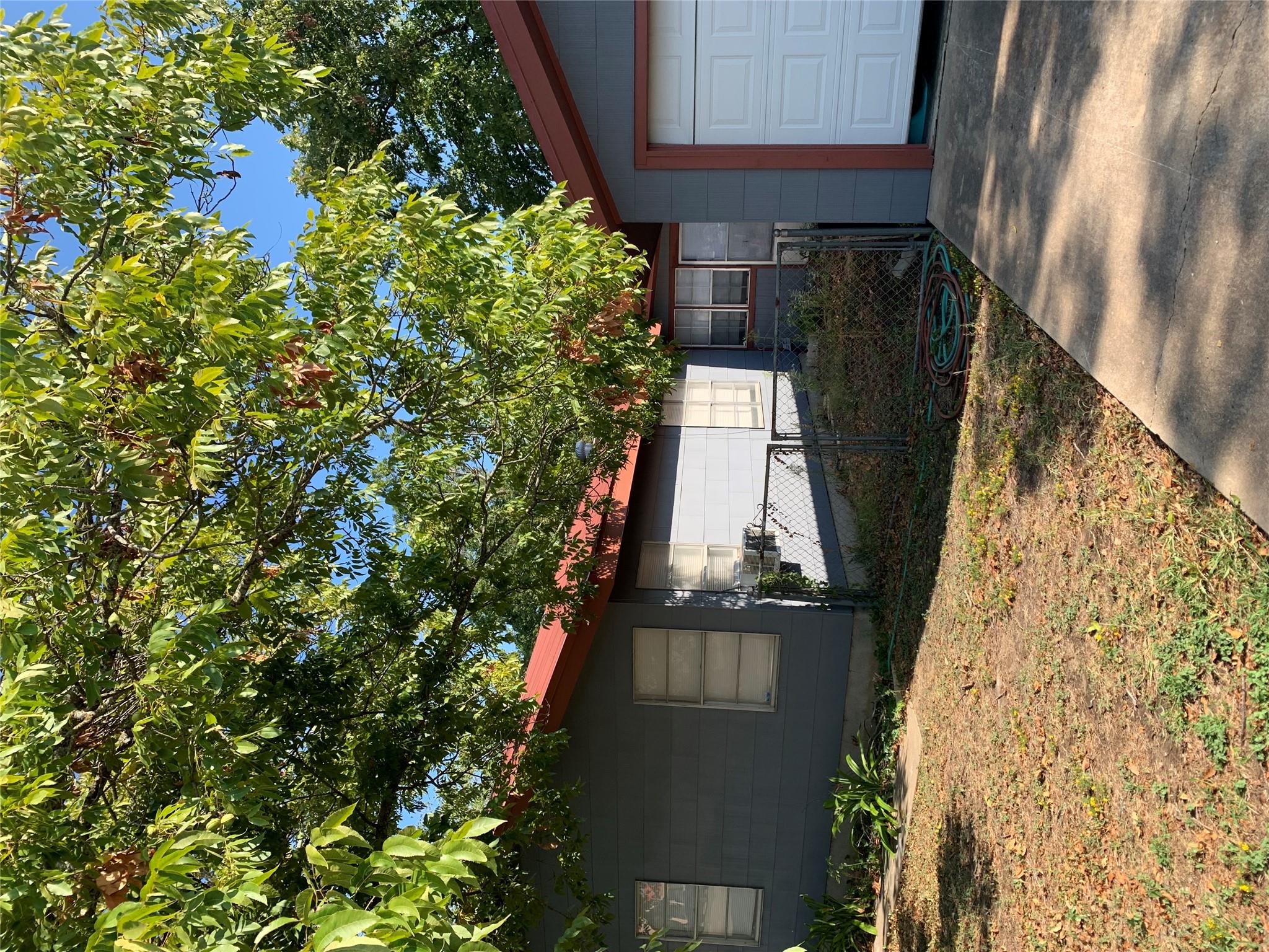 709 W 11TH St, Elgin, TX 78621