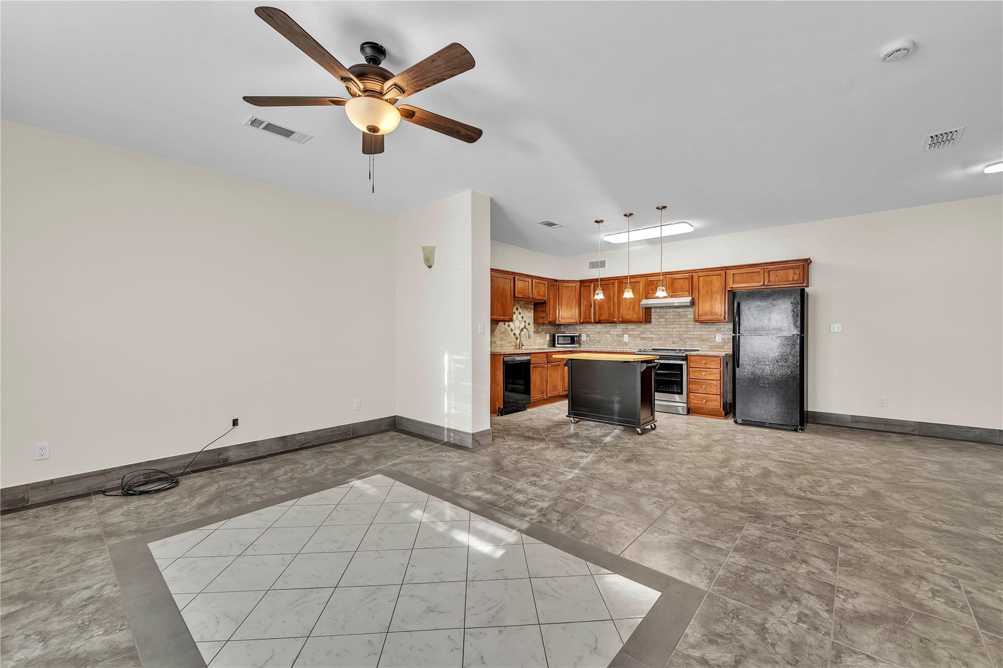 170 Interstate Dr, Buda, TX 78610