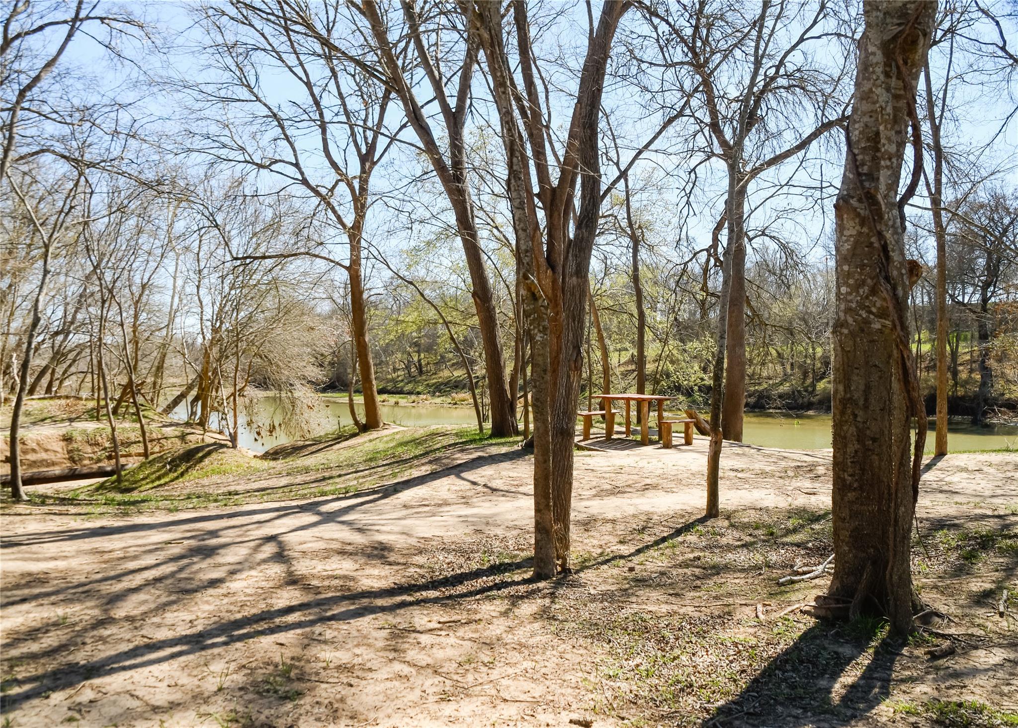 242 Iva Ln, Bastrop, TX 78602