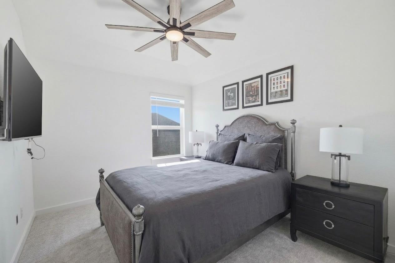 200 Bay Breeze Dr, Kyle, TX 78640