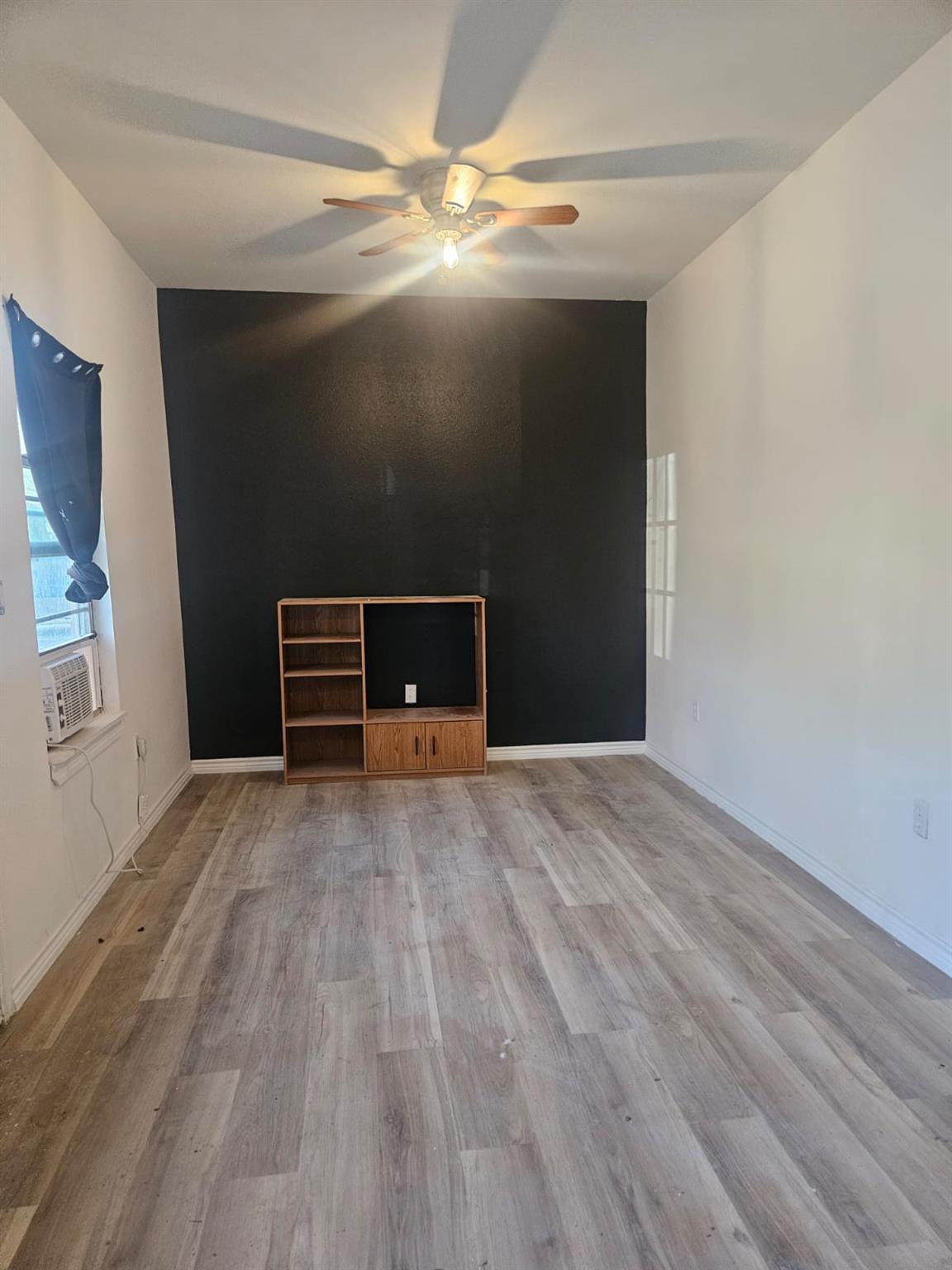 816 Mora St, Lockhart, TX 78644