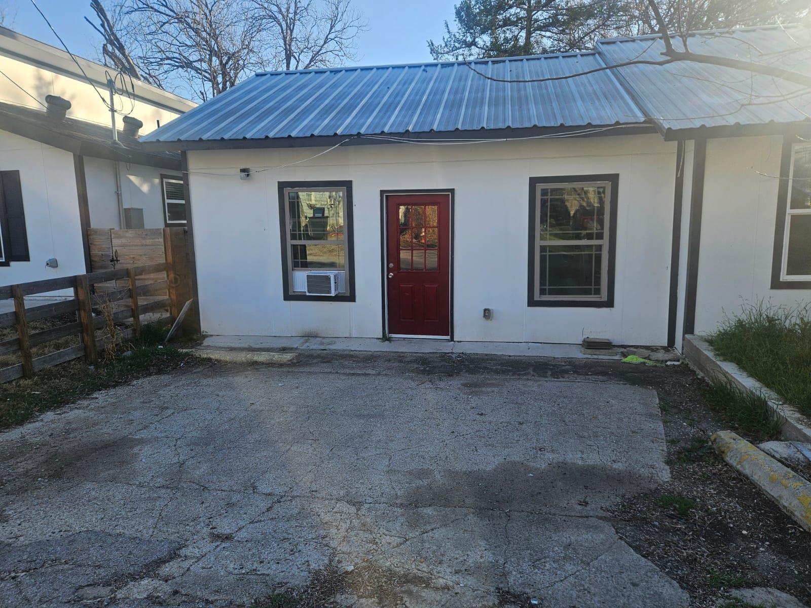 816 Mora St, Lockhart, TX 78644