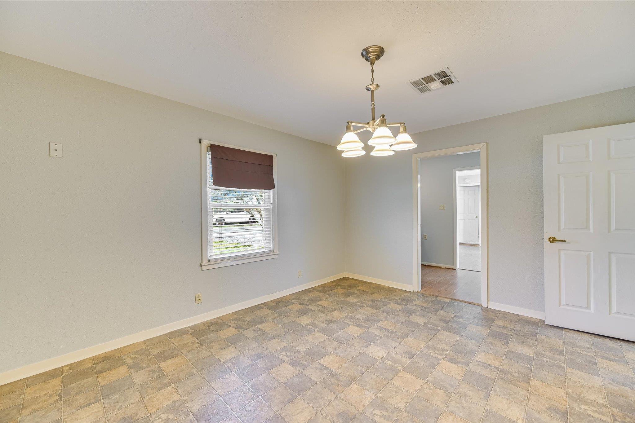 106 Hudgins St, Smithville, TX 78957