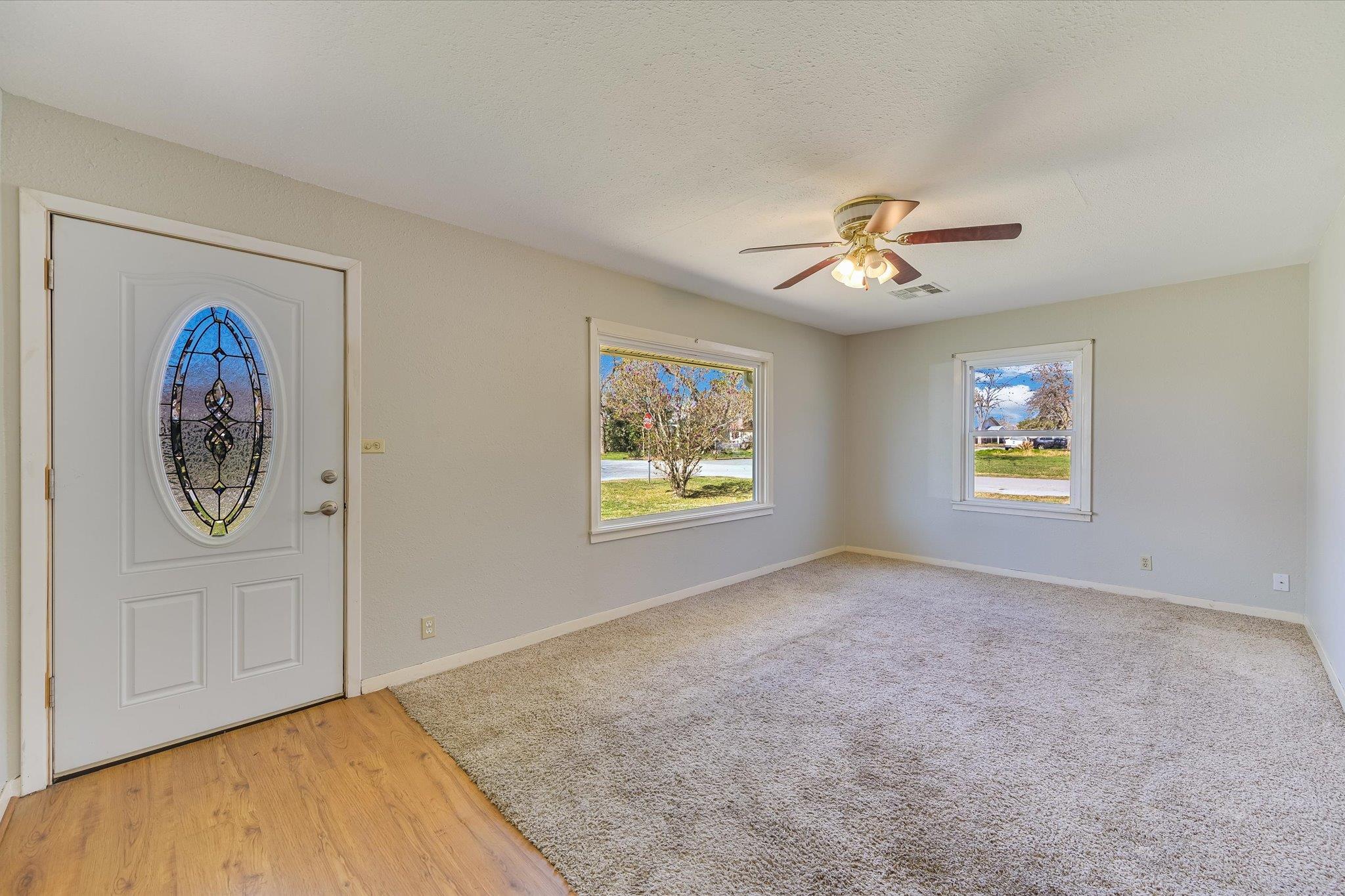 106 Hudgins St, Smithville, TX 78957