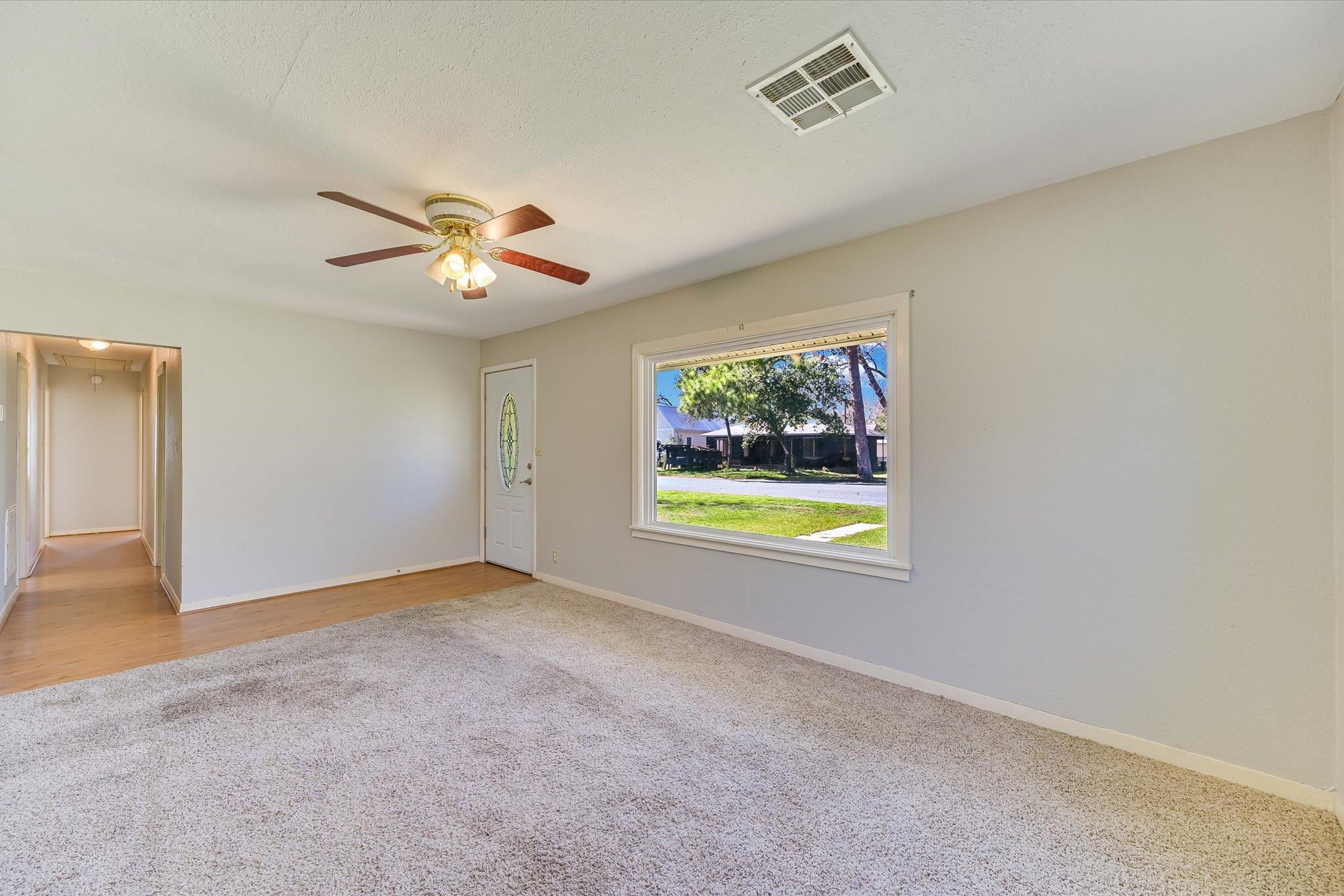 106 Hudgins St, Smithville, TX 78957