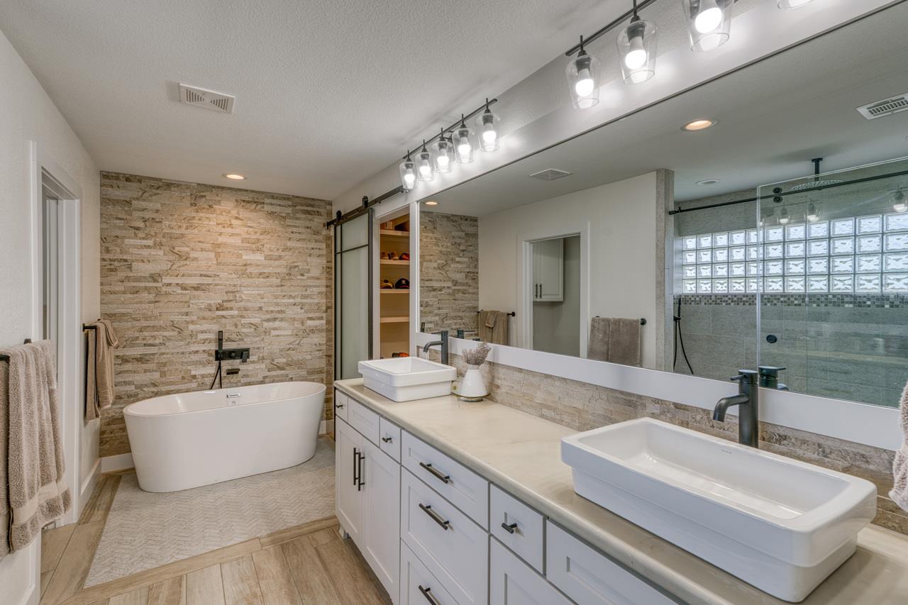 3305 Close Call, Horseshoe Bay, TX 78657