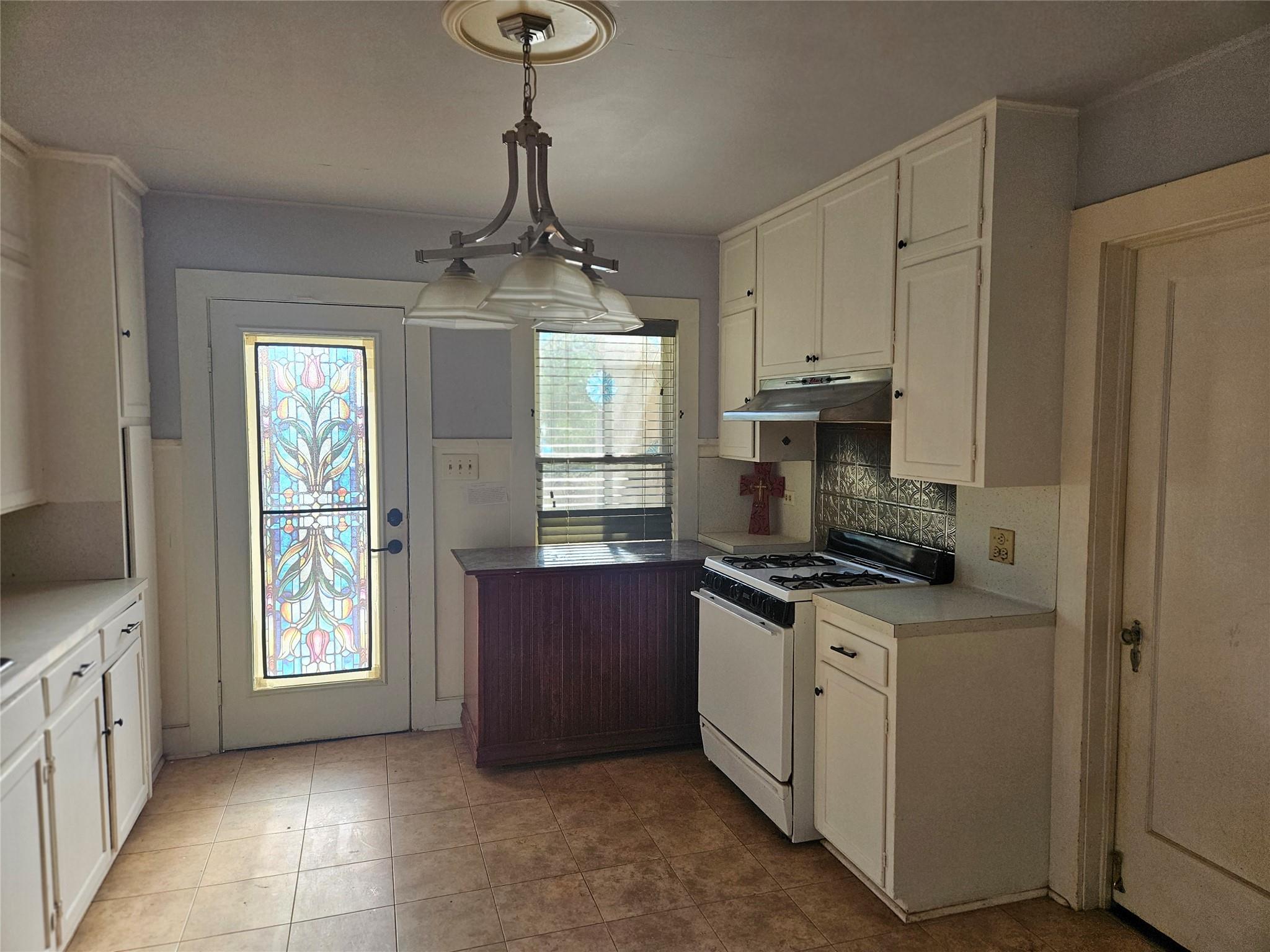 418 Wichita St, Lockhart, TX 78644