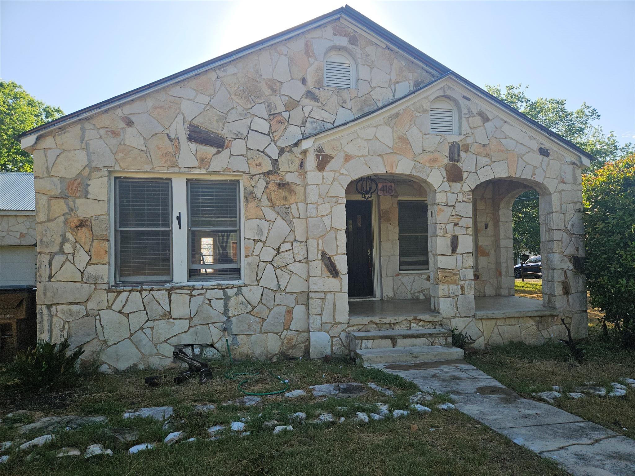 418 Wichita St, Lockhart, TX 78644
