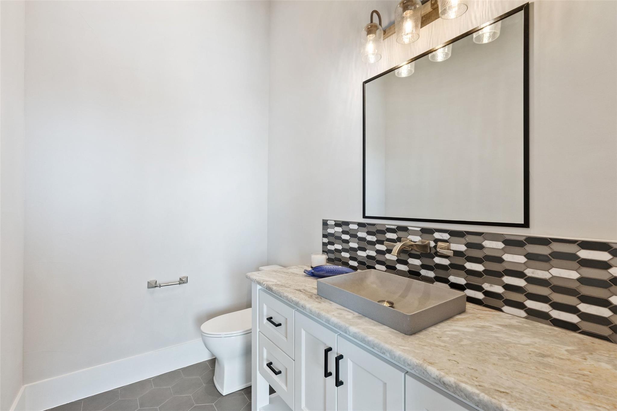 121 Houdini Way, Kingsland, TX 78639