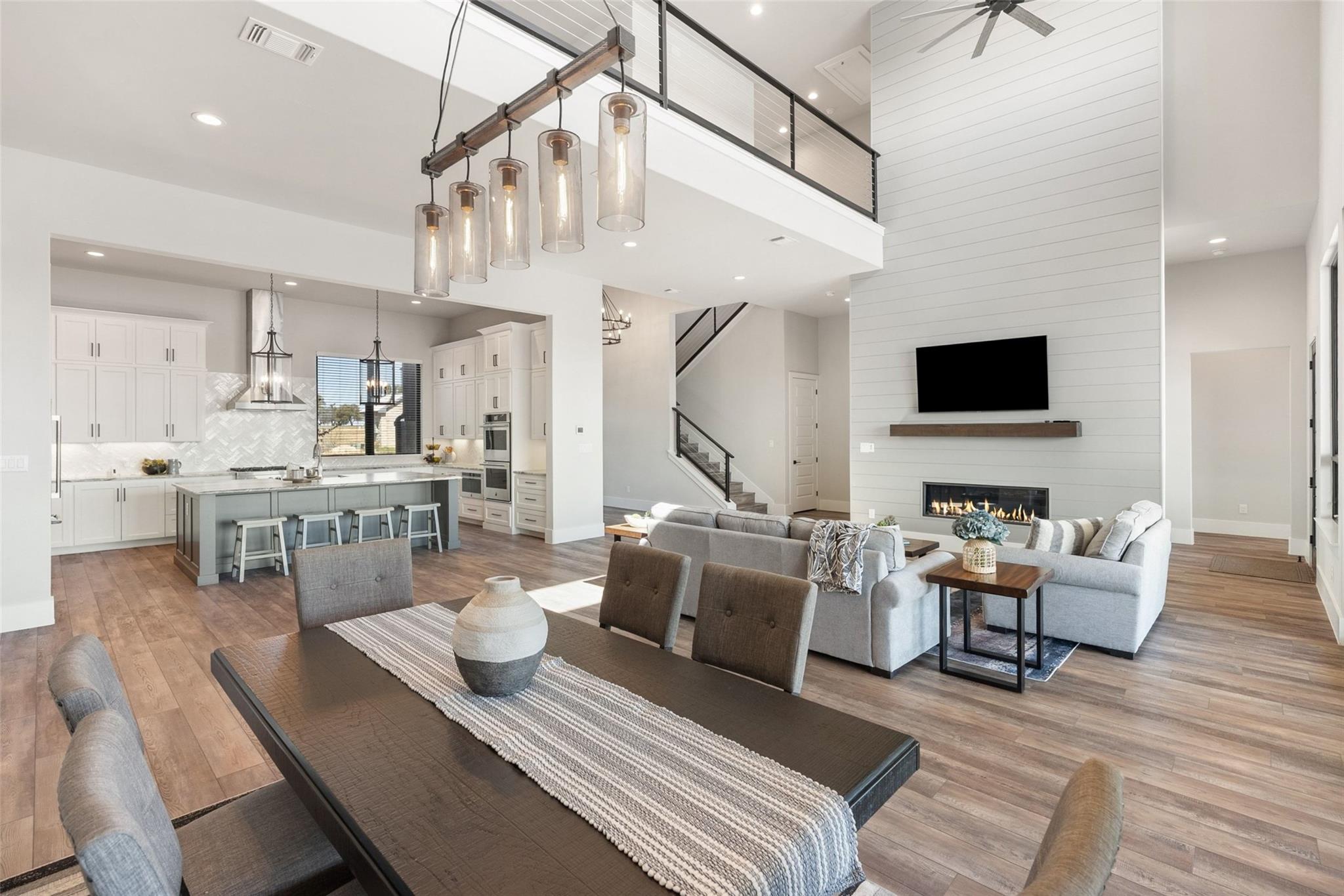 121 Houdini Way, Kingsland, TX 78639