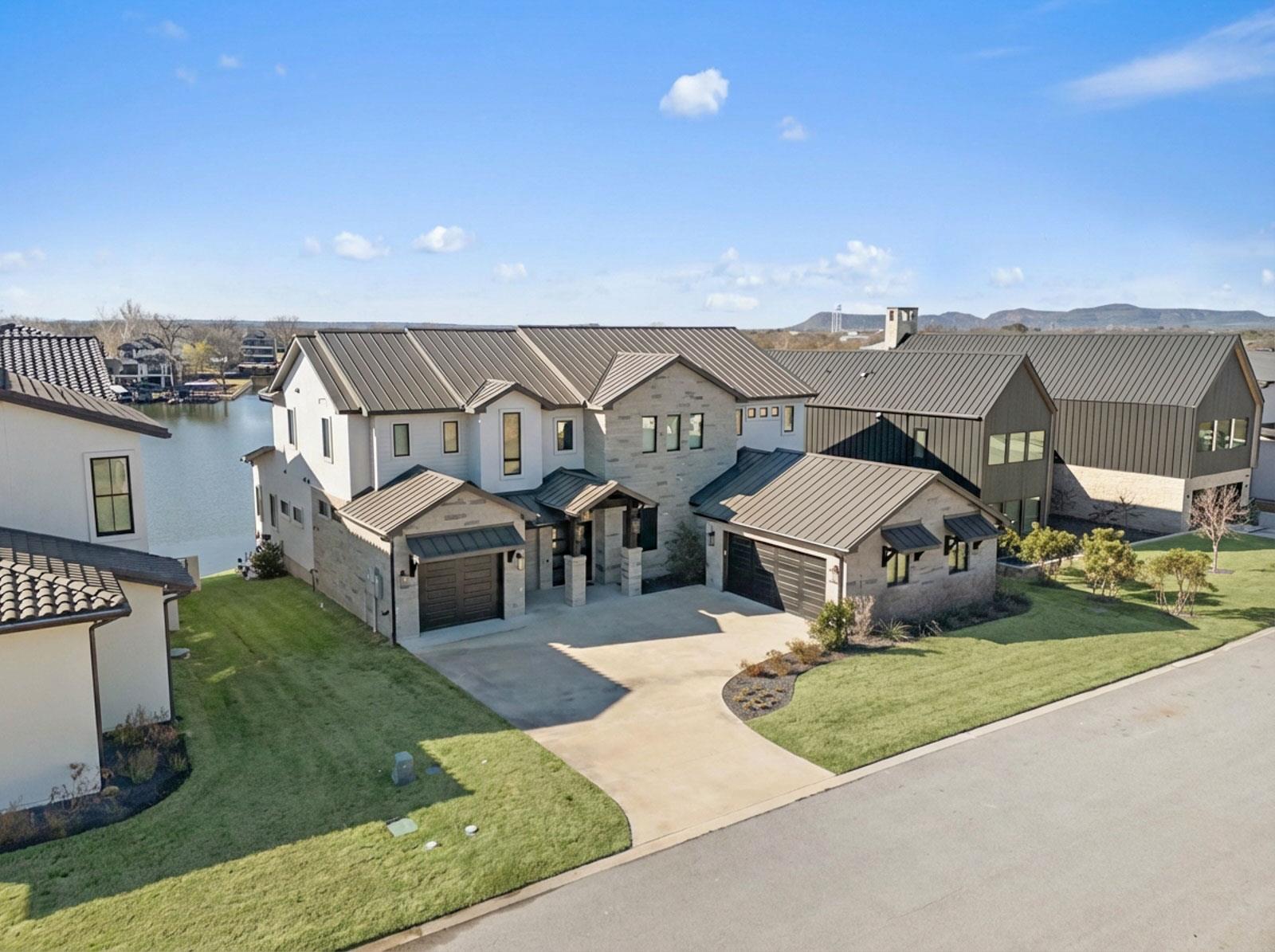 121 Houdini Way, Kingsland, TX 78639