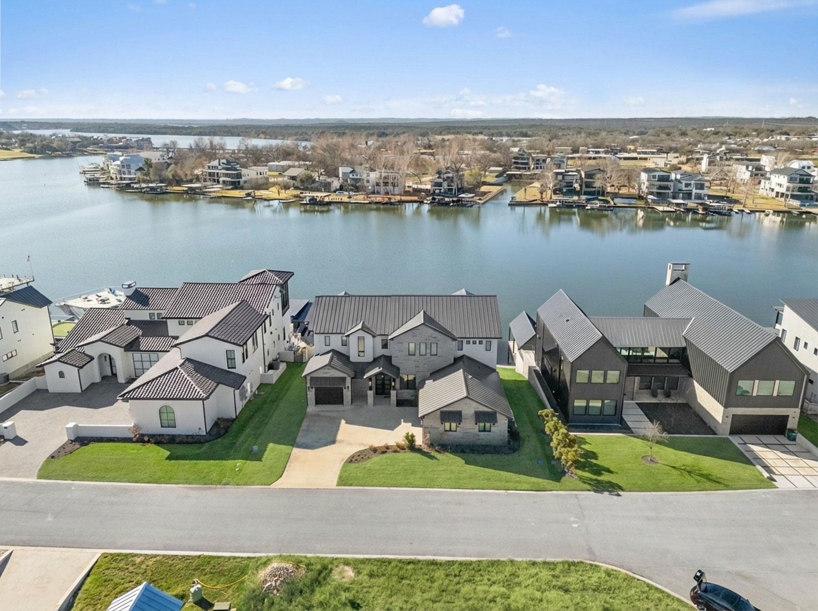 121 Houdini Way, Kingsland, TX 78639