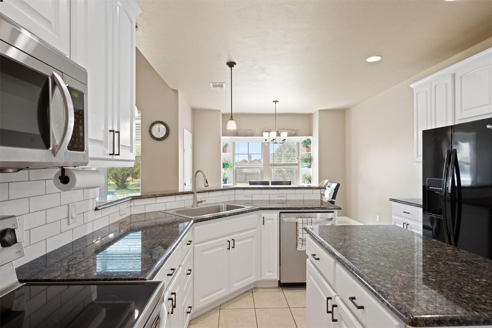 208 Dawn Dr, Liberty Hill, TX 78642