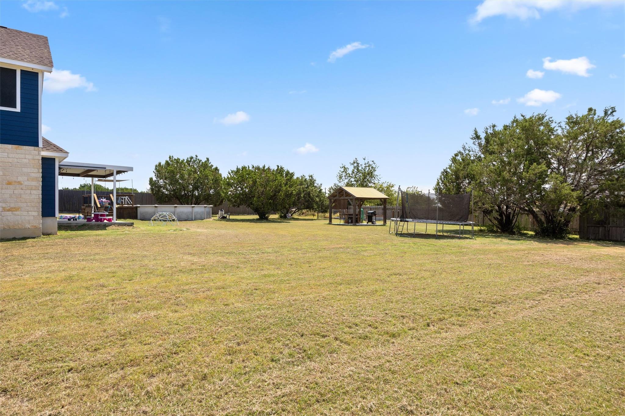 208 Dawn Dr, Liberty Hill, TX 78642