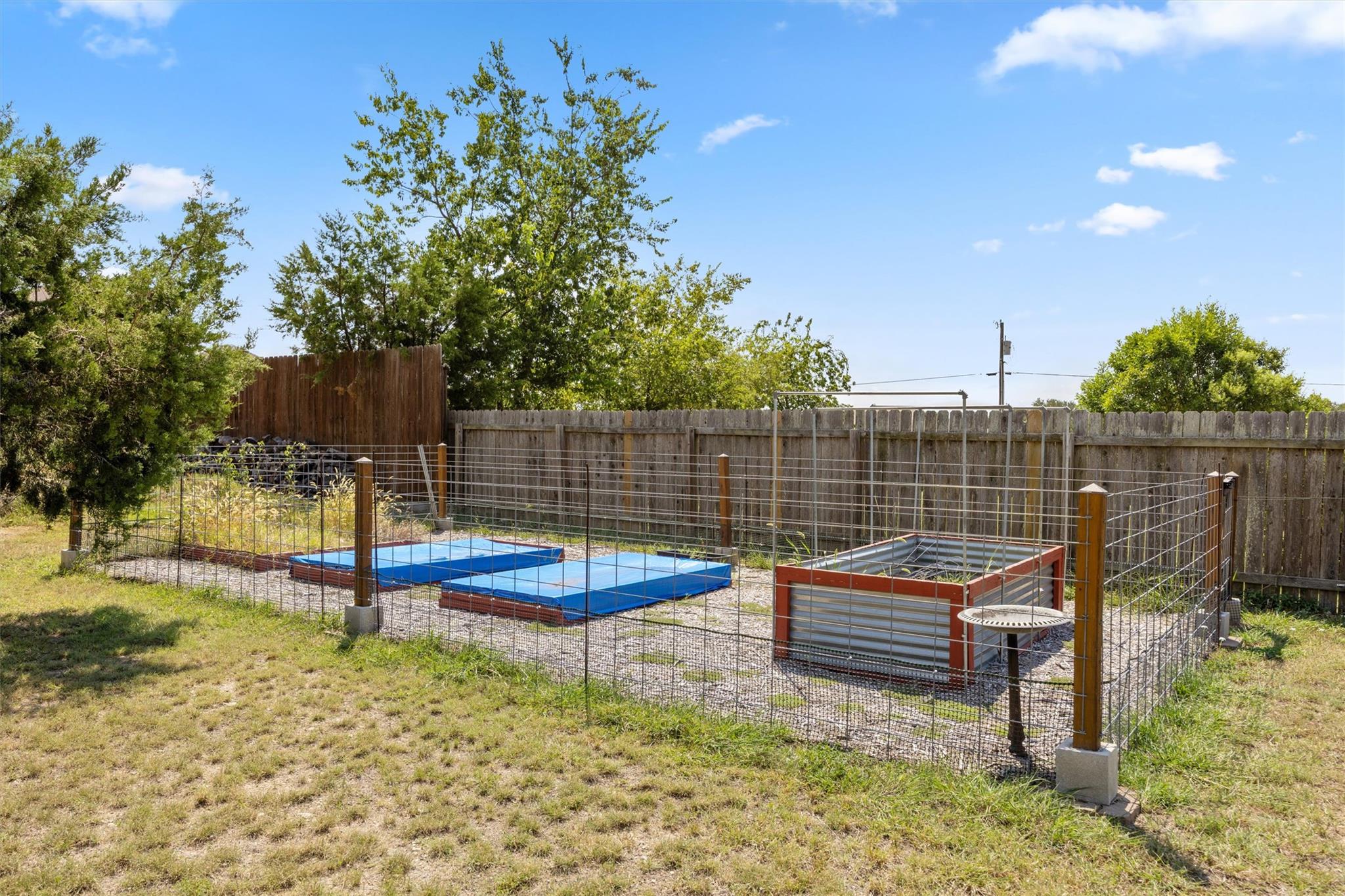 208 Dawn Dr, Liberty Hill, TX 78642