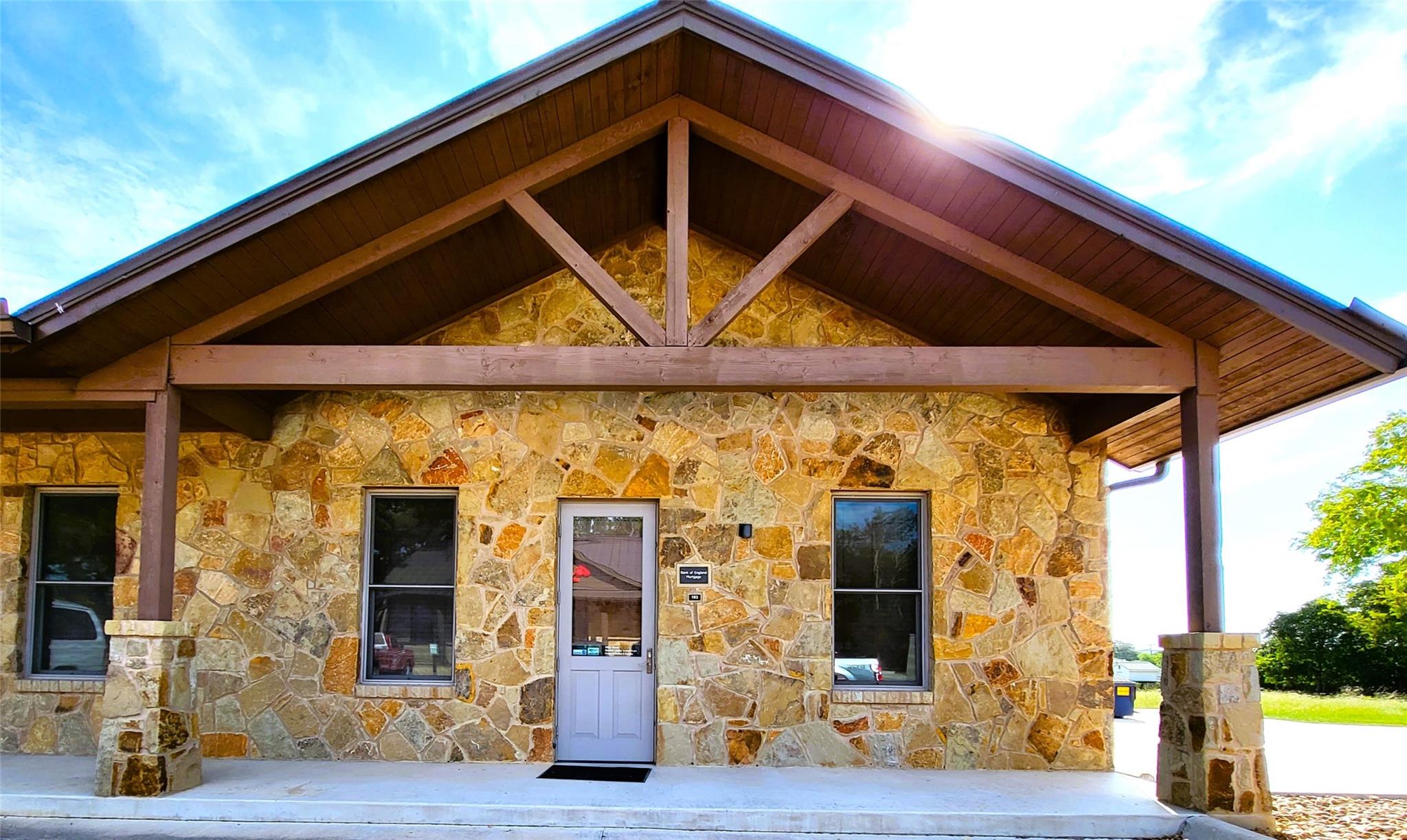 701 HWY 290 W # 103, Dripping Springs, TX 78620