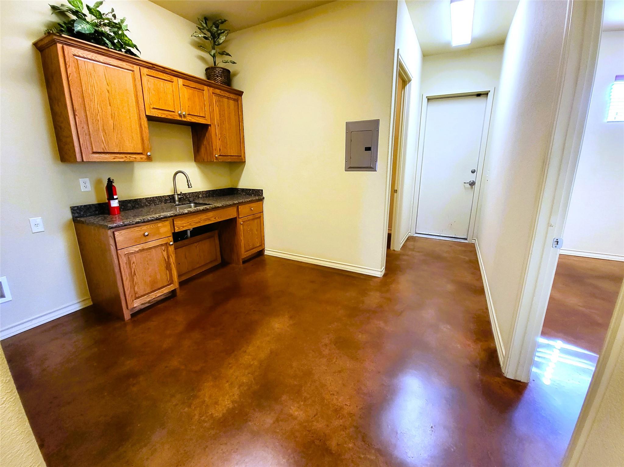 701 HWY 290 W # 103, Dripping Springs, TX 78620