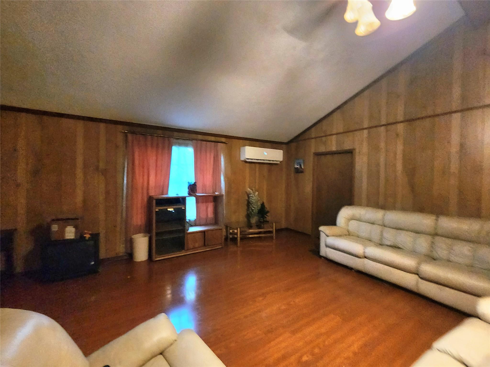 5 Hunters Dr, Trinity, TX 75862