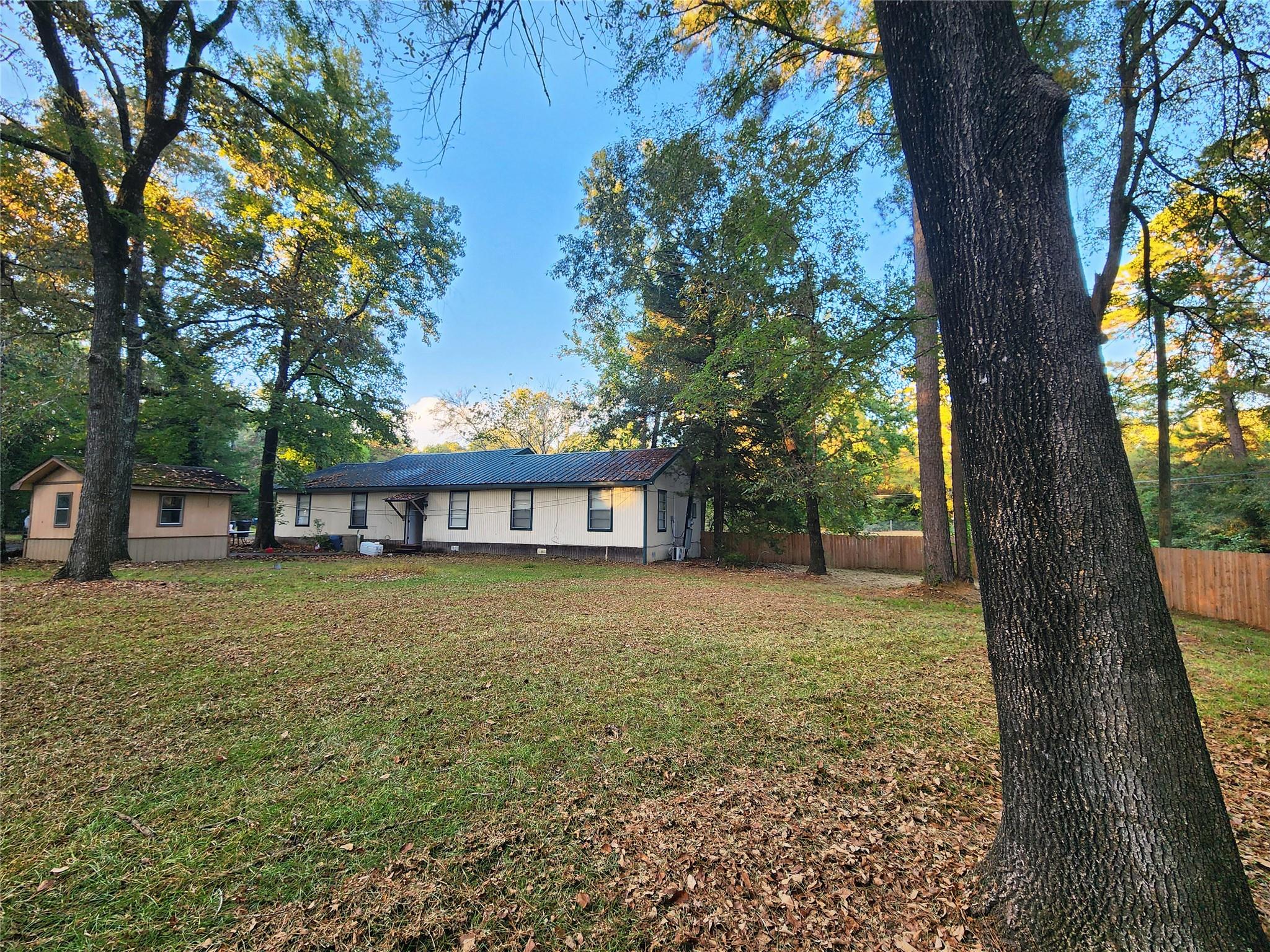 5 Hunters Dr, Trinity, TX 75862