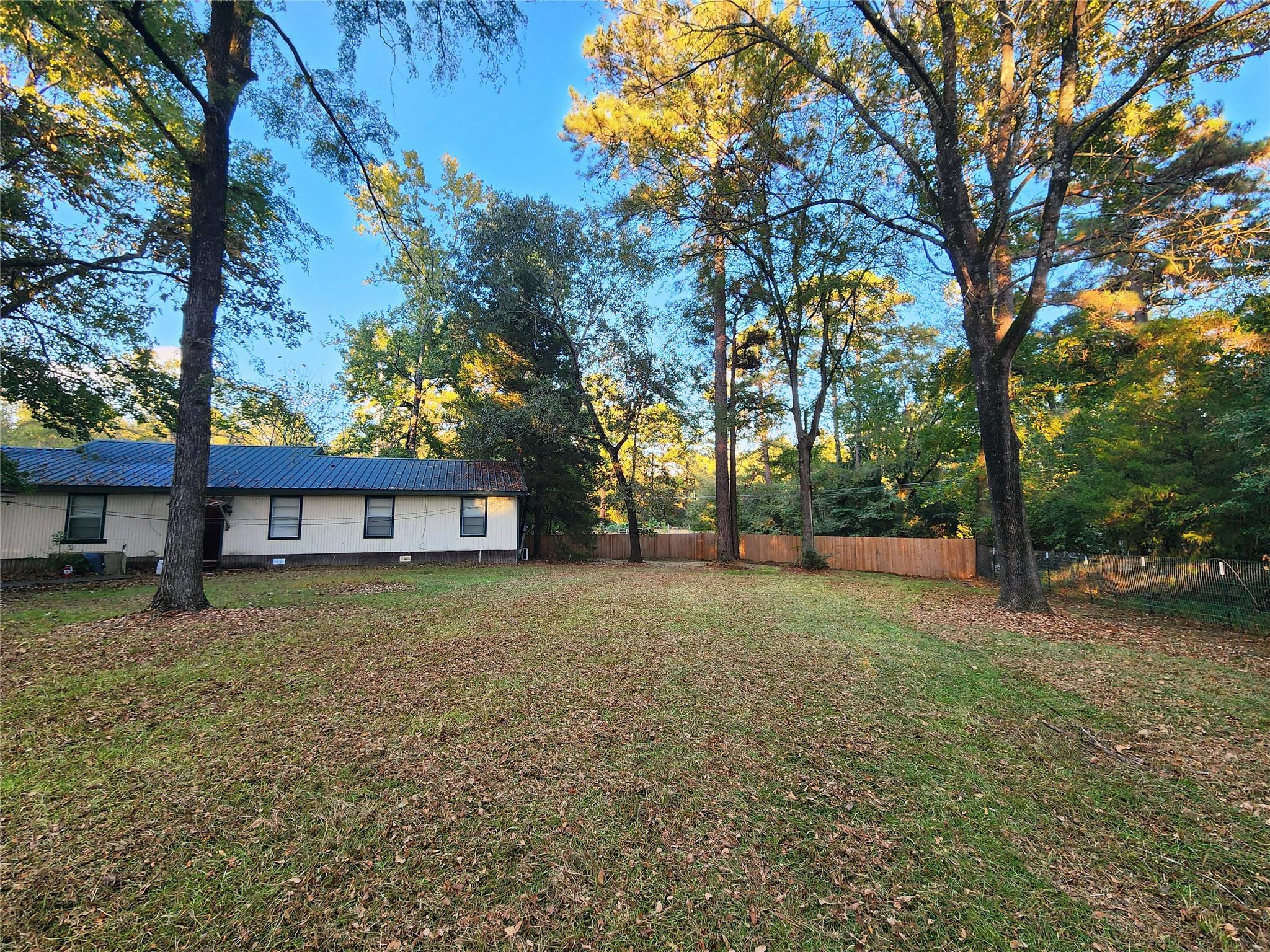 5 Hunters Dr, Trinity, TX 75862