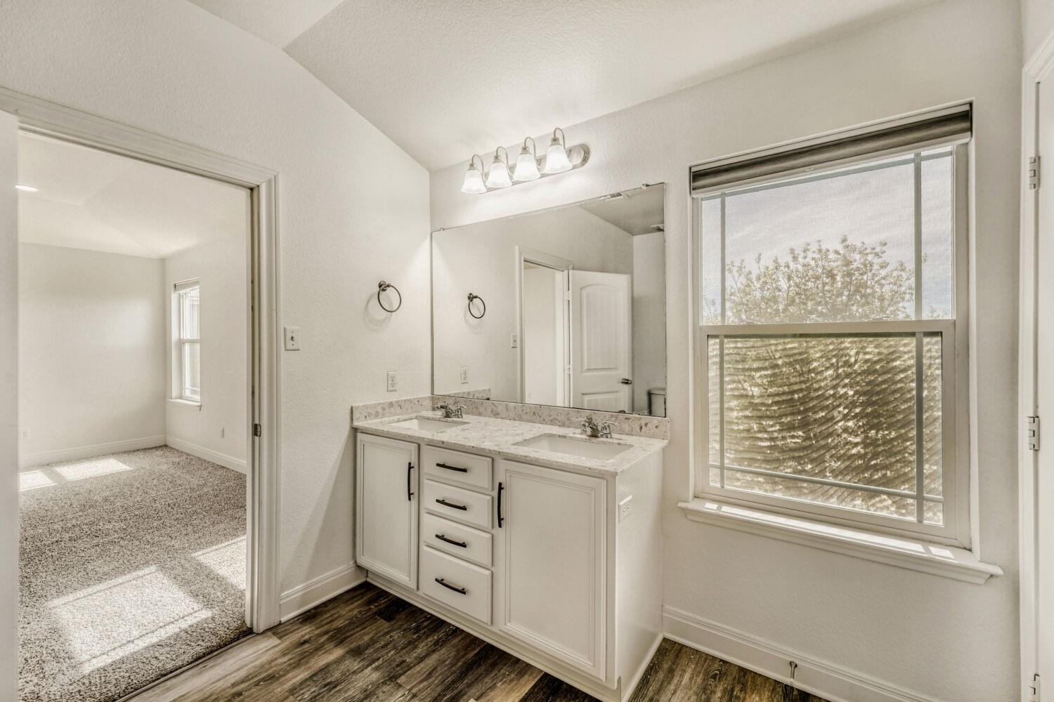 194 Danish Dr # 40, Hutto, TX 78634