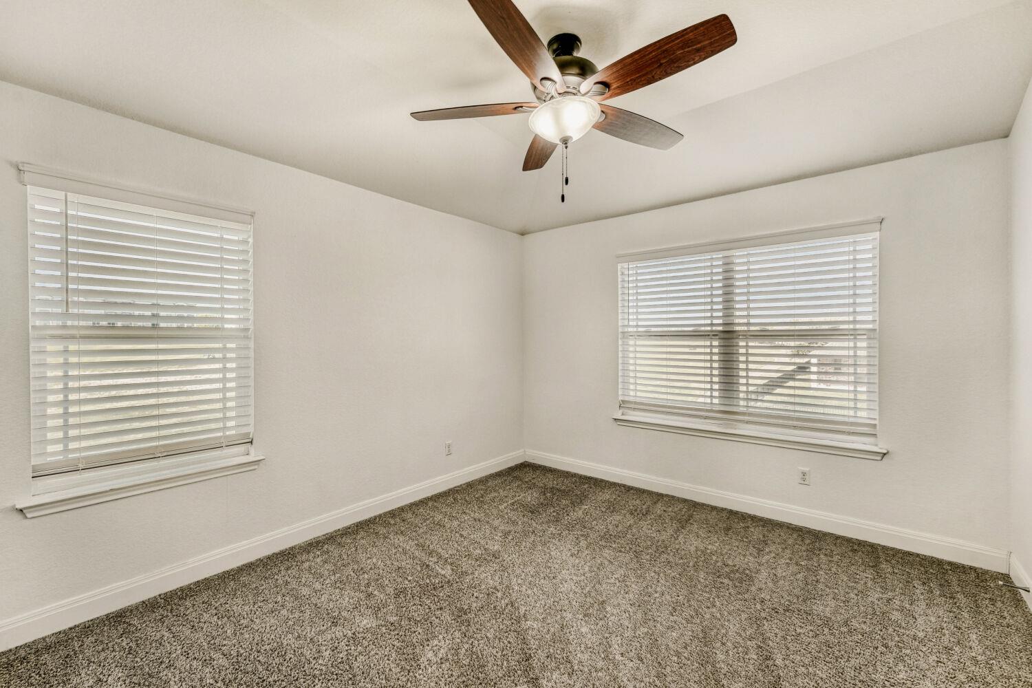 194 Danish Dr # 40, Hutto, TX 78634