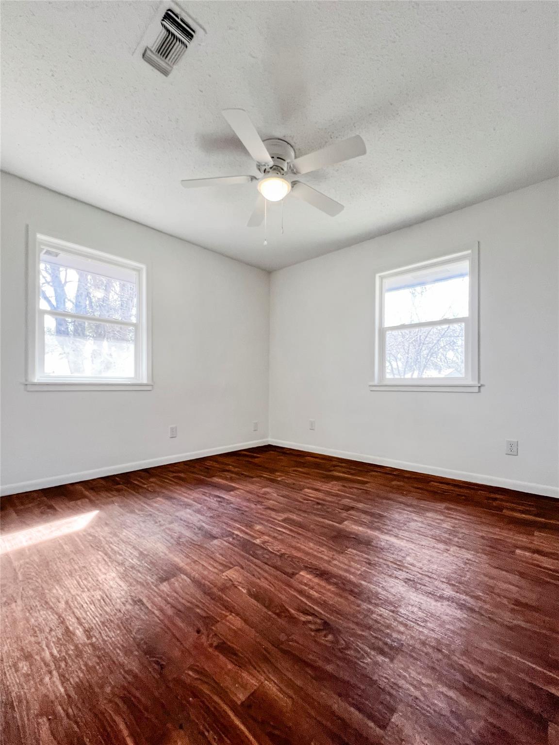 803 W 25th St, Cameron, TX 76520