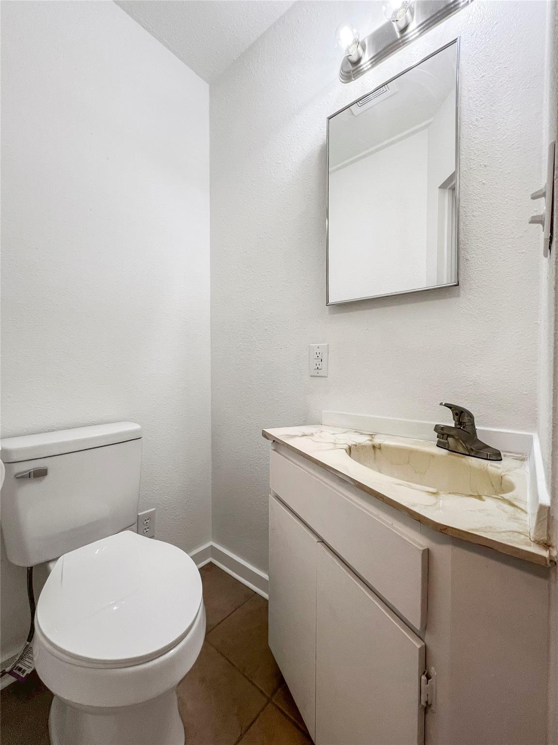 803 W 25th St, Cameron, TX 76520