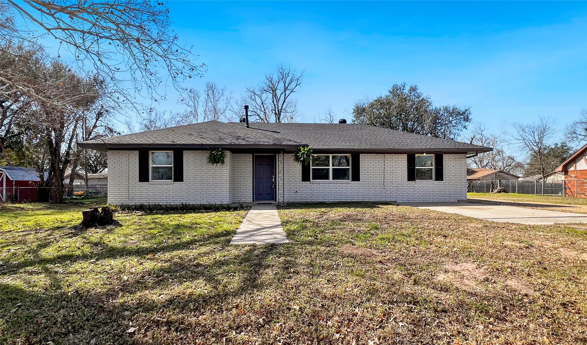 803 W 25th St, Cameron, TX 76520