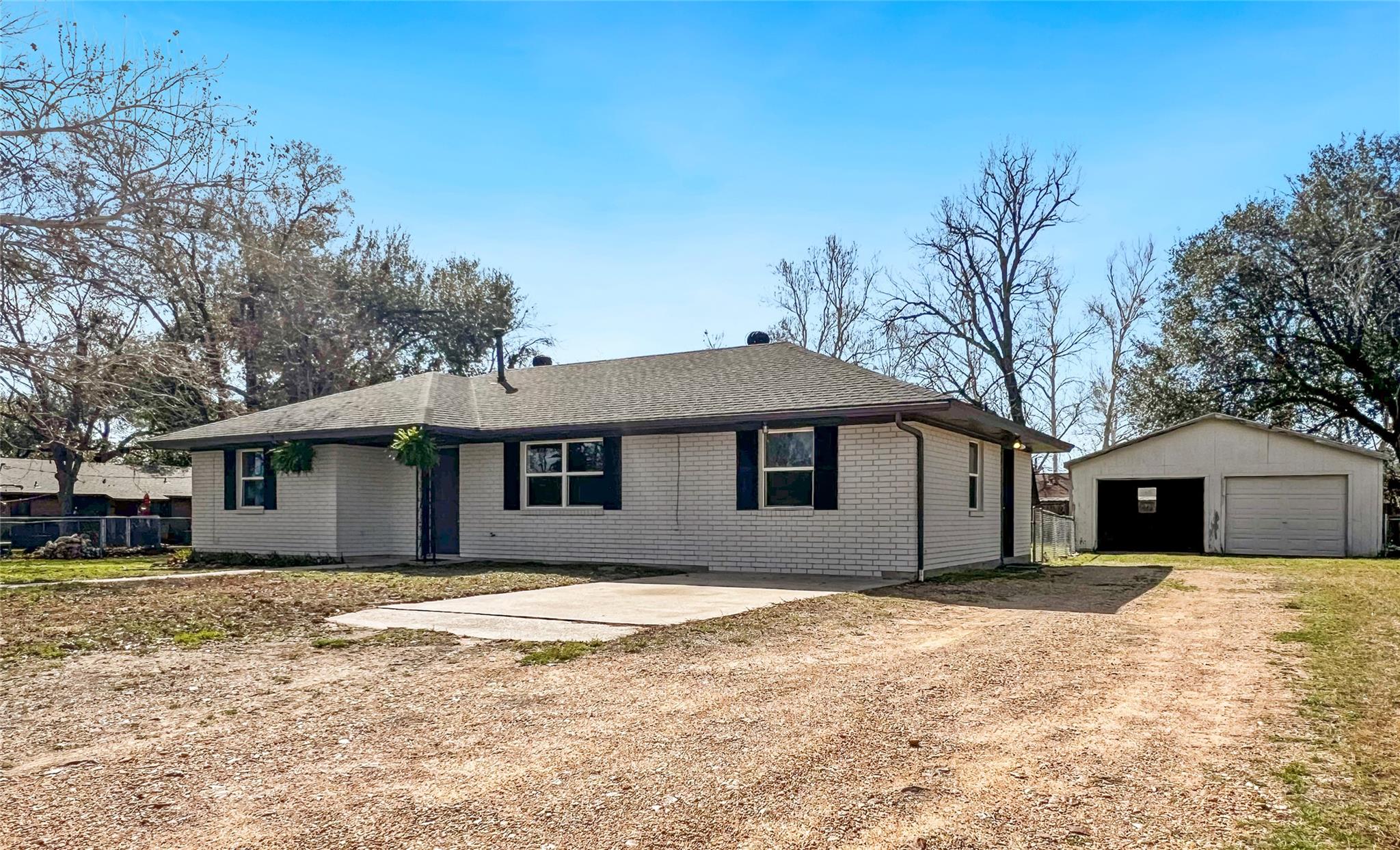 803 W 25th St, Cameron, TX 76520