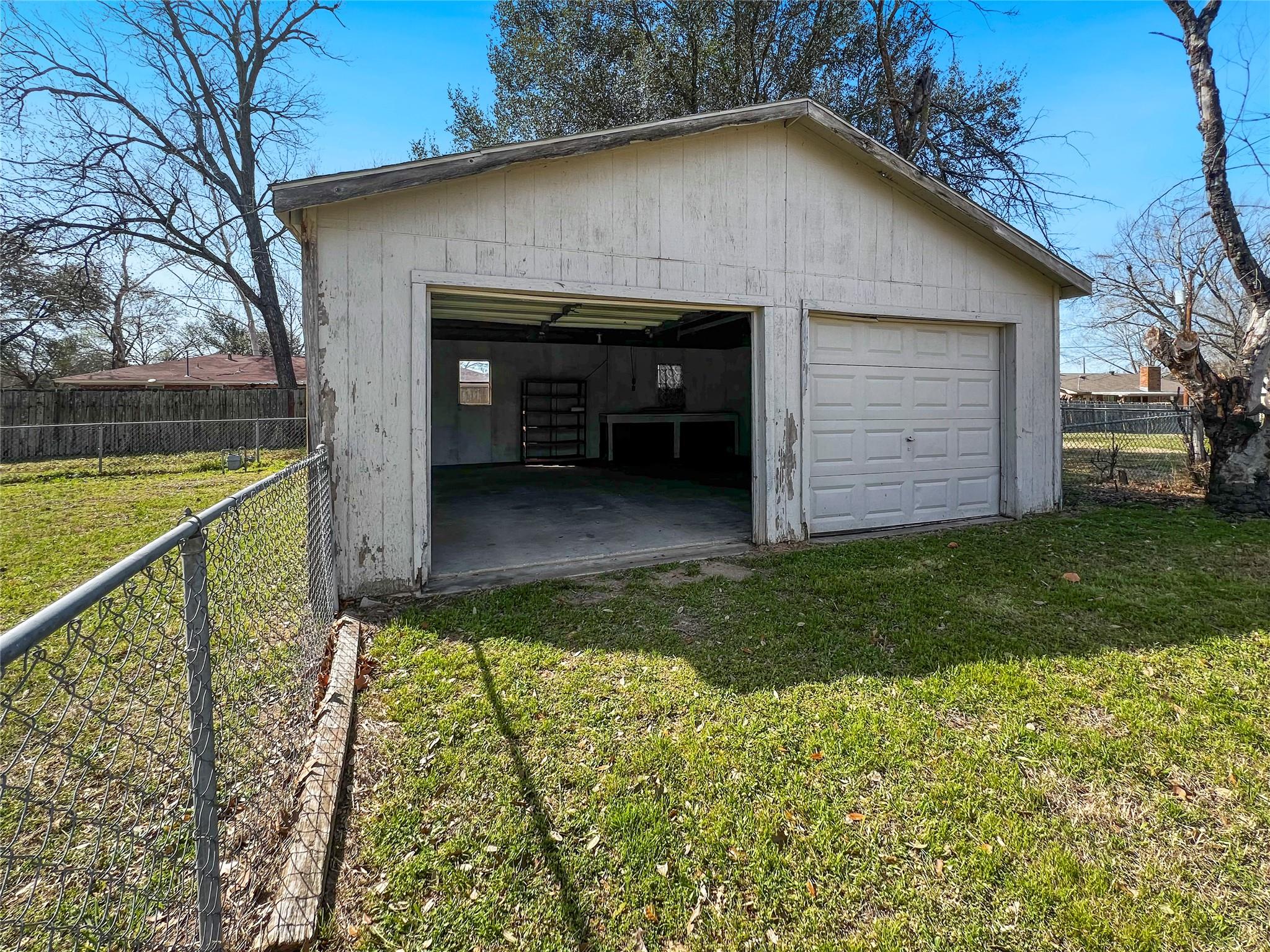 803 W 25th St, Cameron, TX 76520