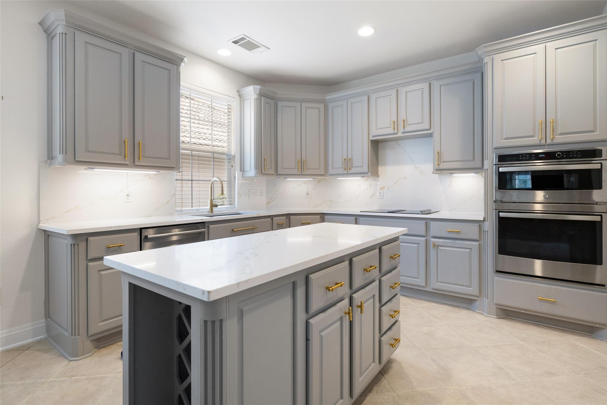 209 The Hills Dr, Austin, TX 78738