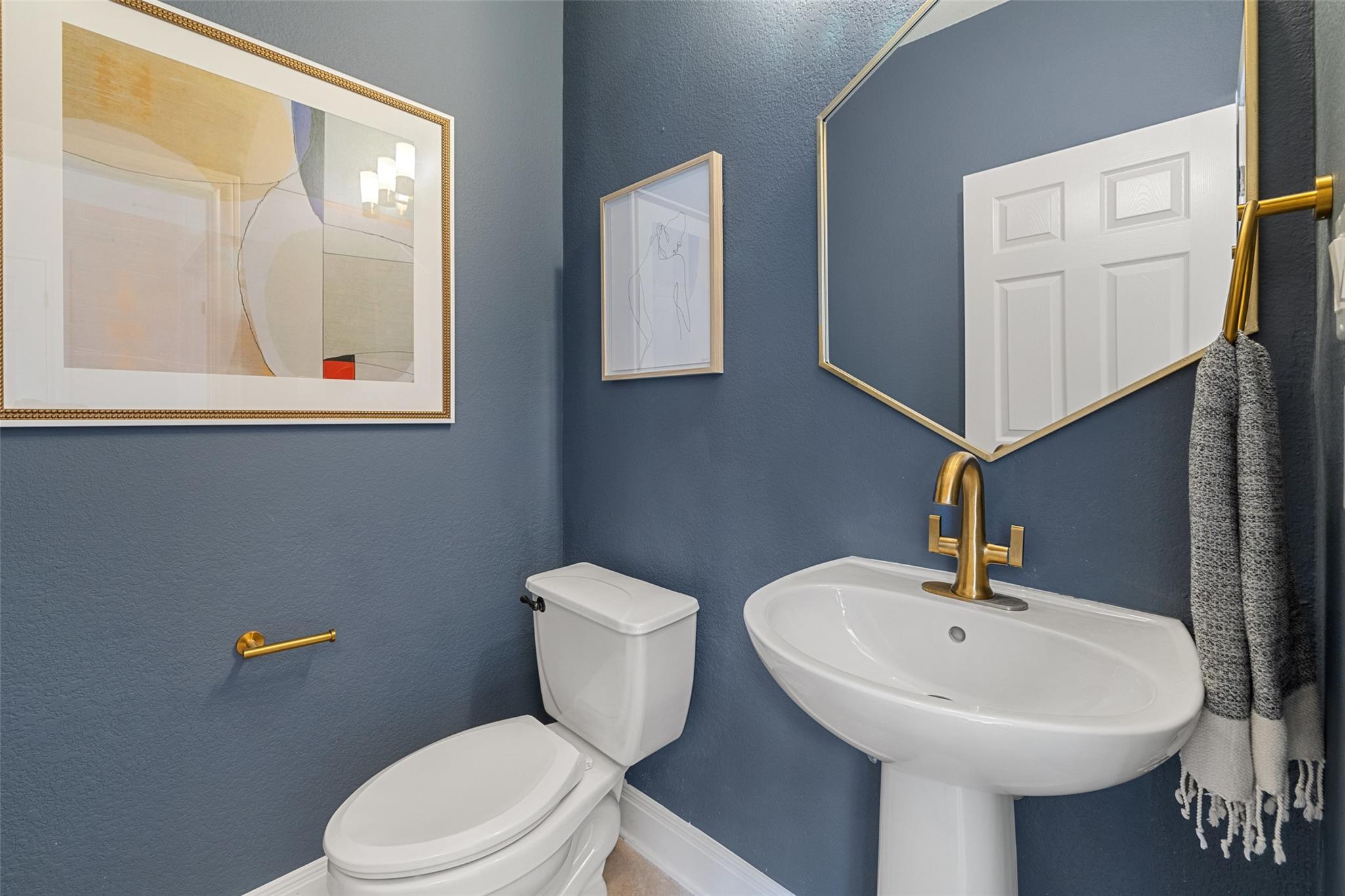 209 The Hills Dr, Austin, TX 78738