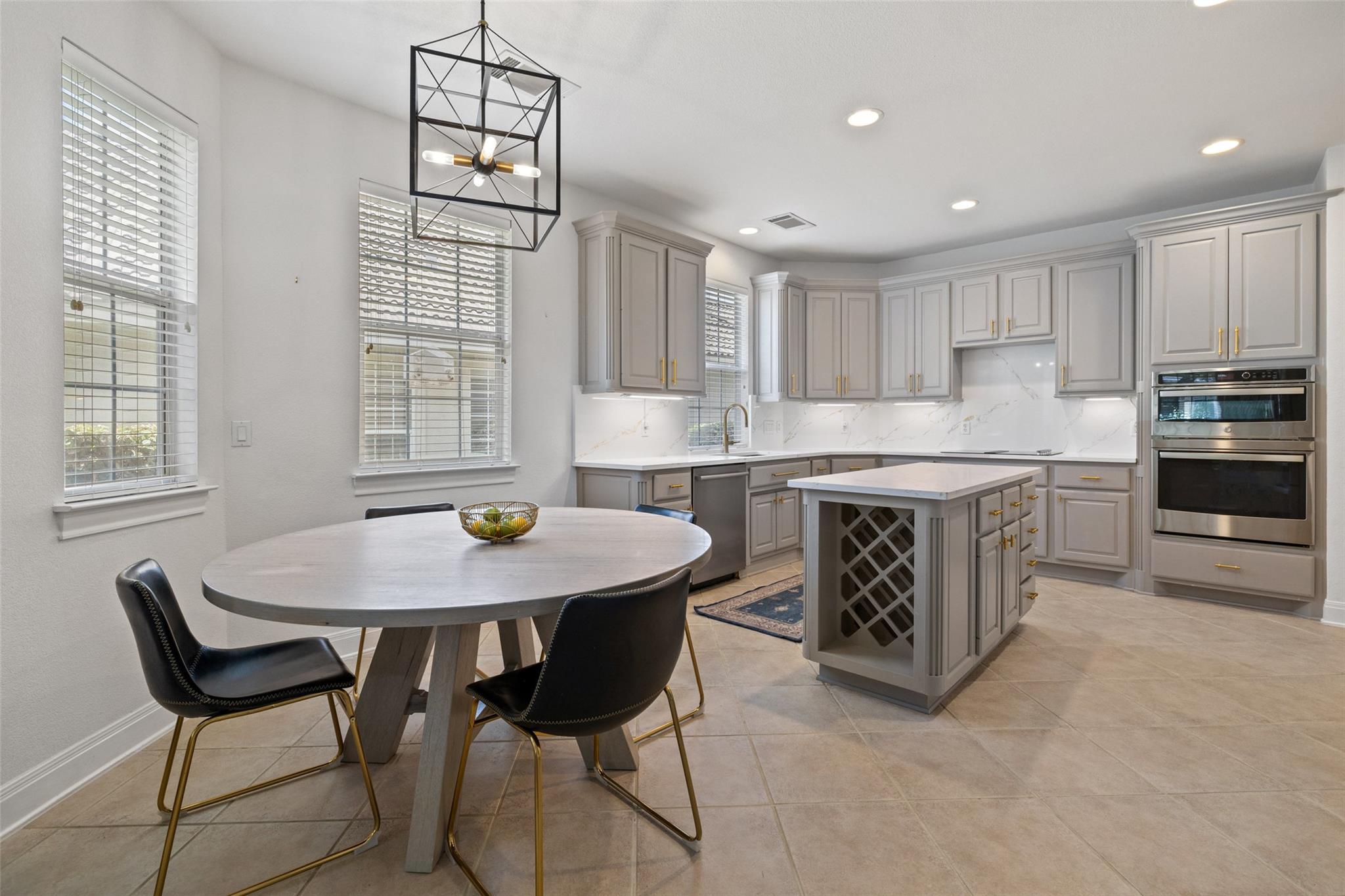 209 The Hills Dr, Austin, TX 78738