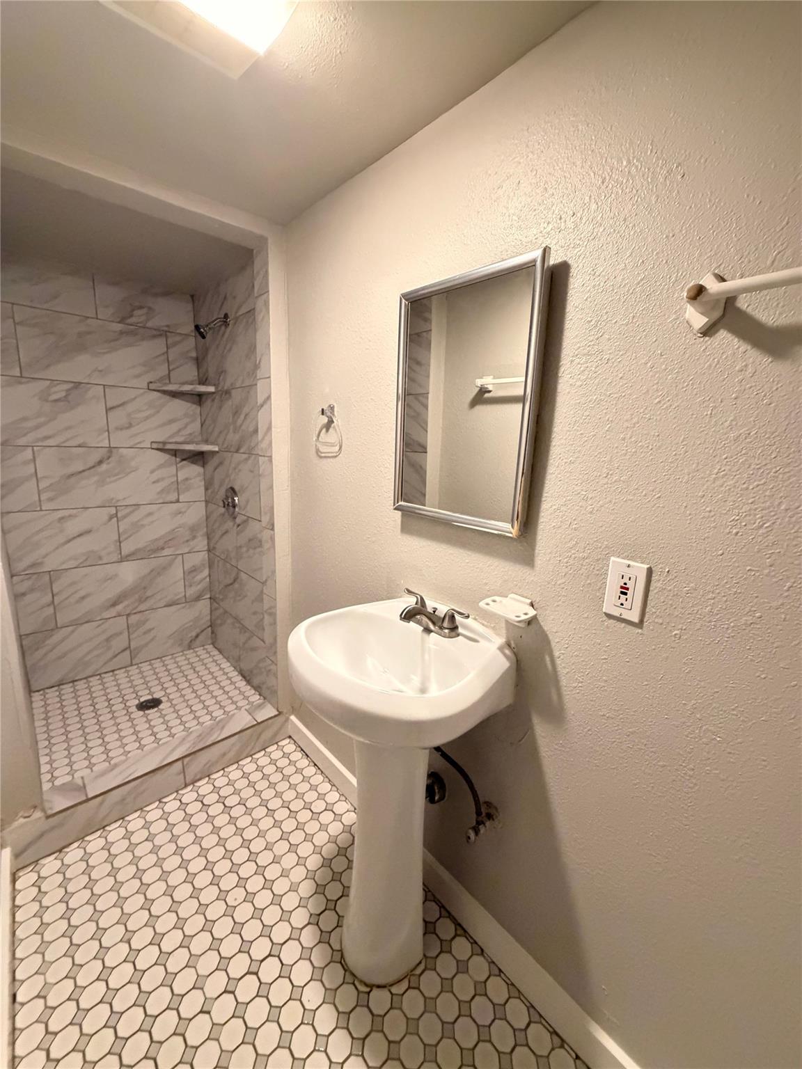 106 E 38 St # B, Austin, TX 78705