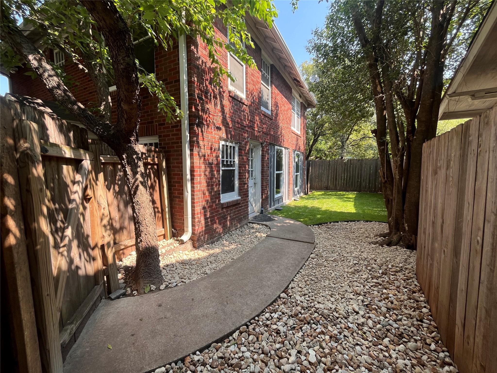 106 E 38 St # B, Austin, TX 78705