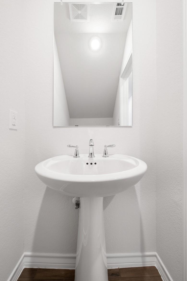 108 Leatherleaf Dr, Buda, TX 78610